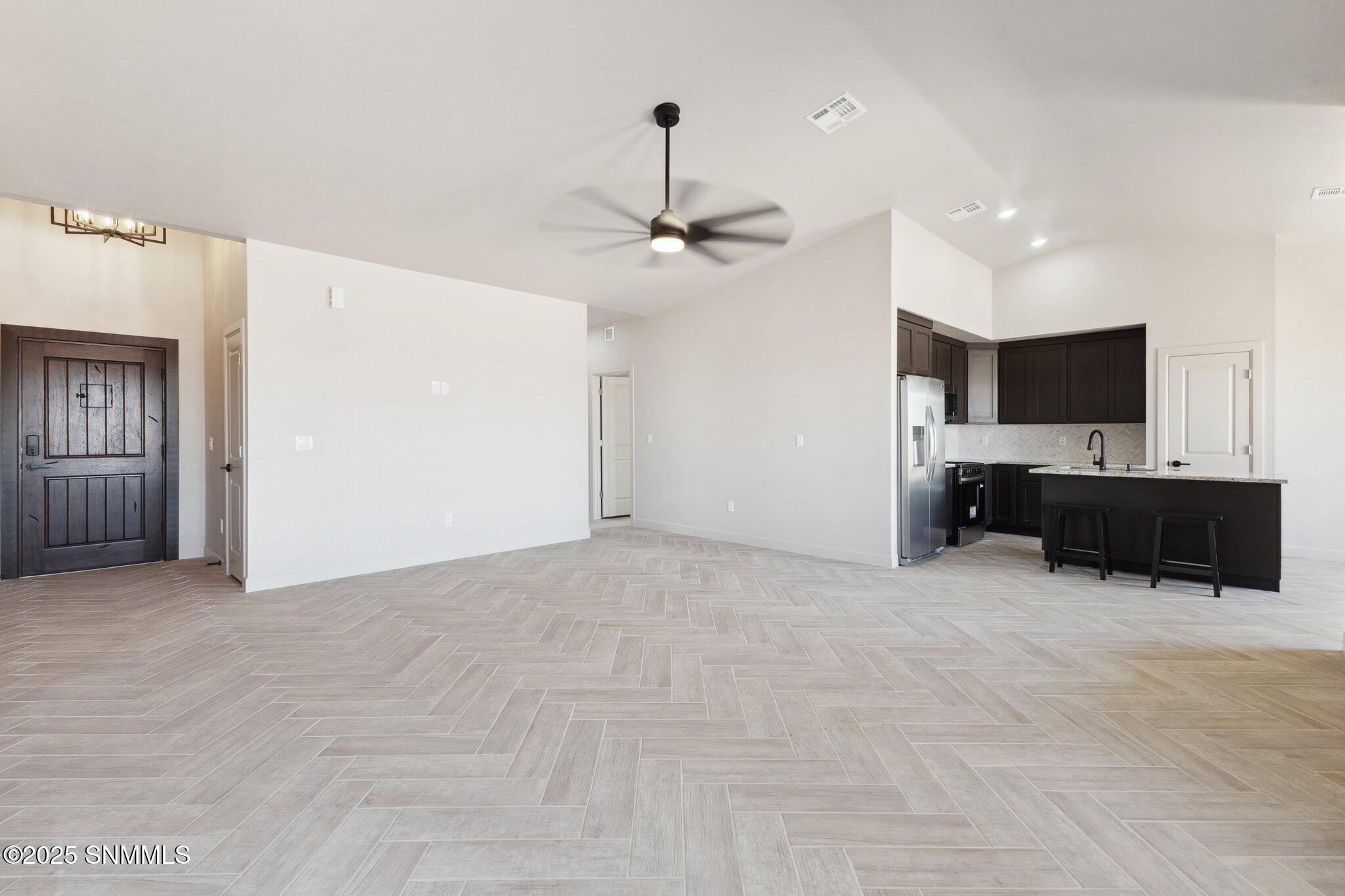 1384 Thar Desert Drive Property Photo 18