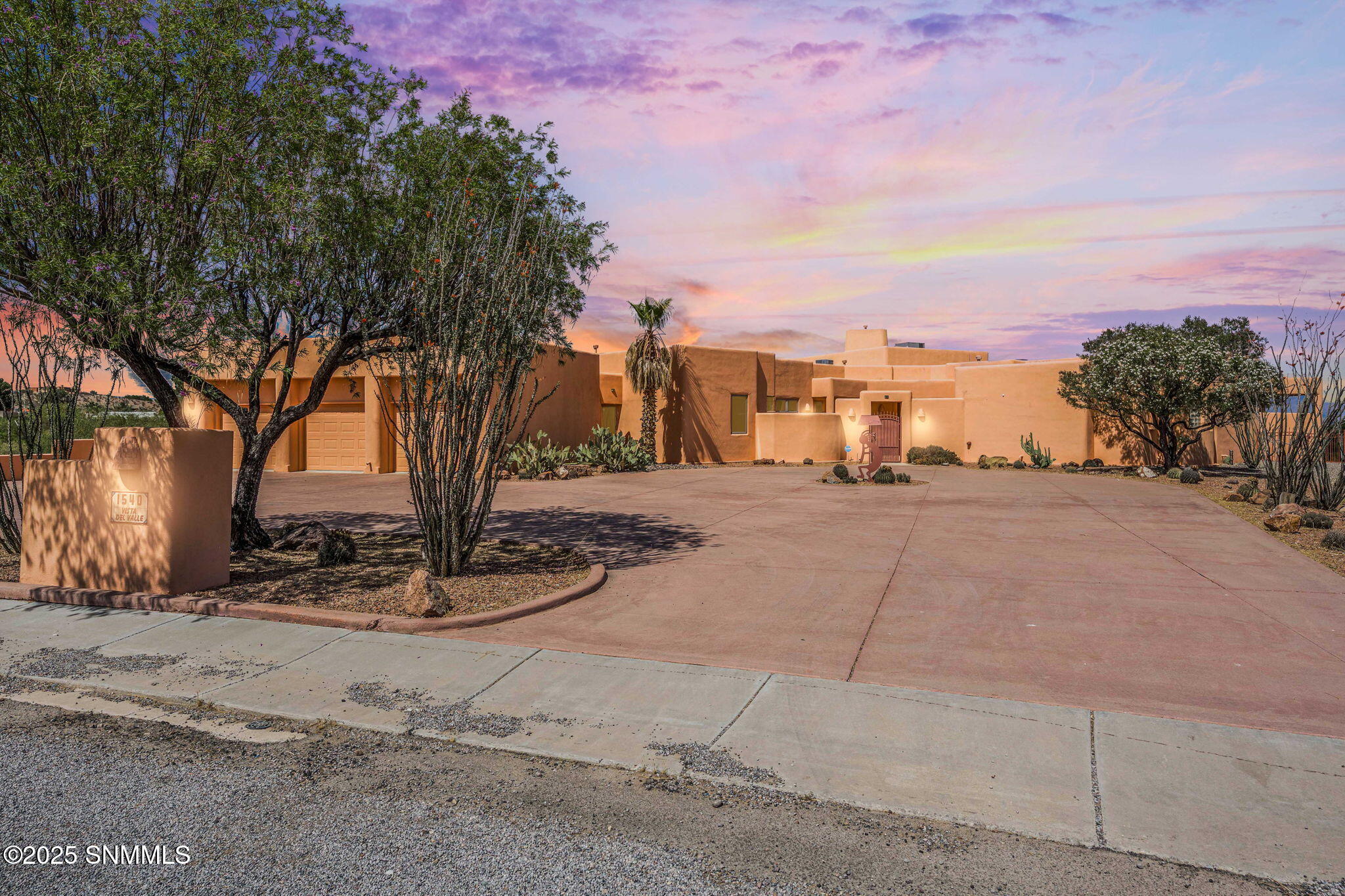 1540 Vista Del Valle Property Photo 1