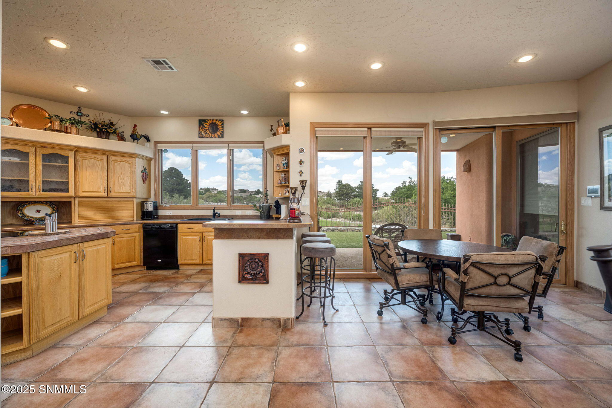 1540 Vista Del Valle Property Photo 4