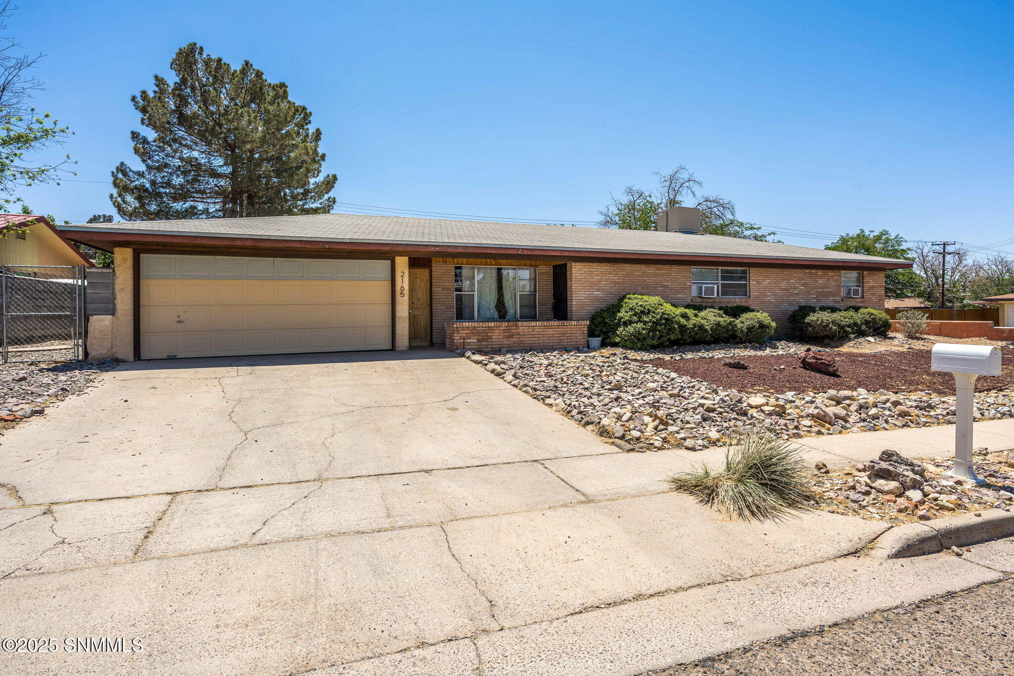 2165 Thomas Drive Property Photo 2