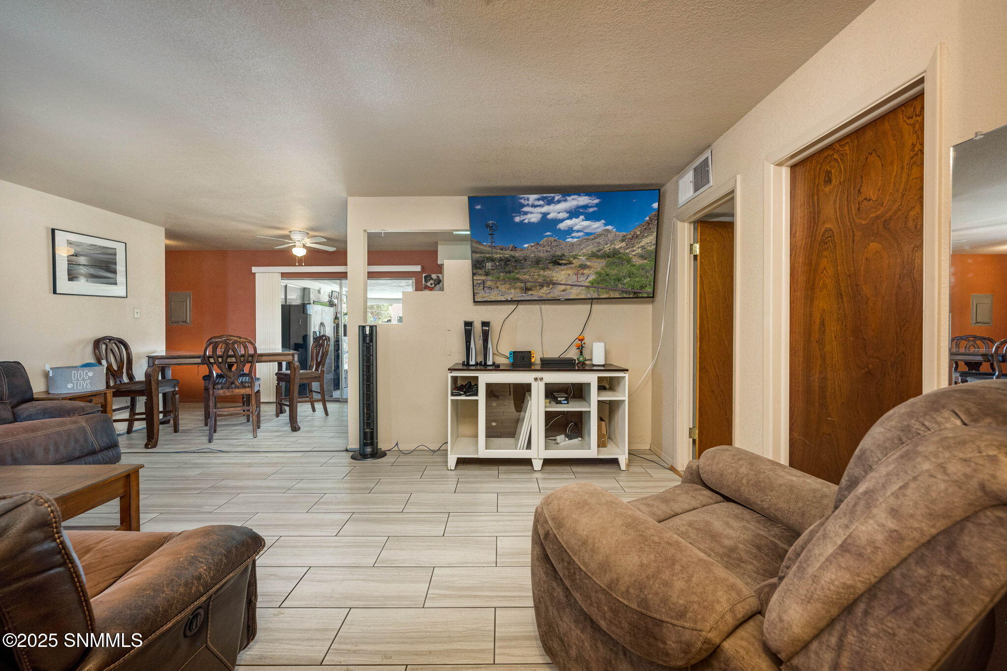 2165 Thomas Drive Property Photo 3