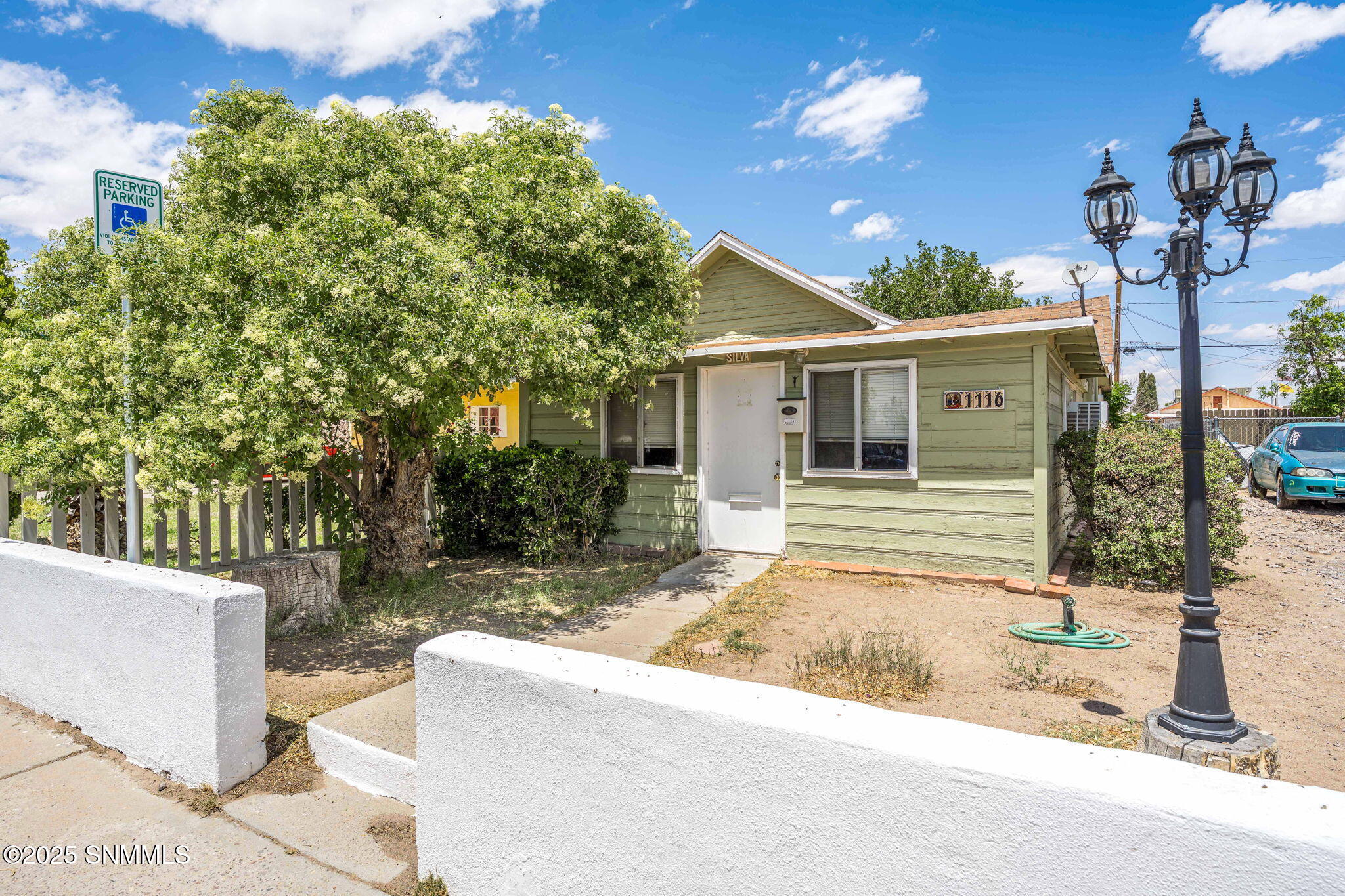 1116 W Hadley Property Photo 2