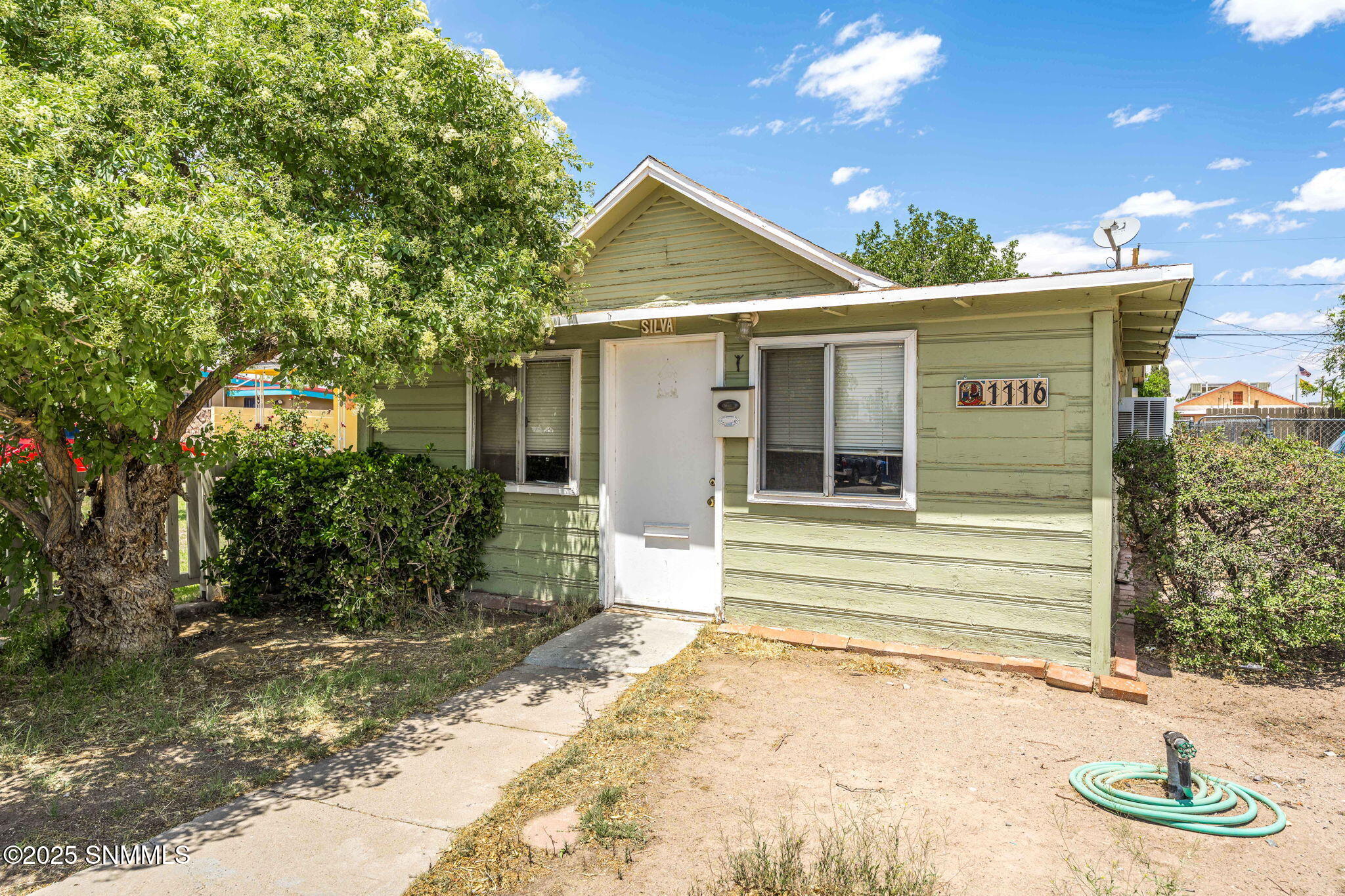 1116 W Hadley Property Photo 3