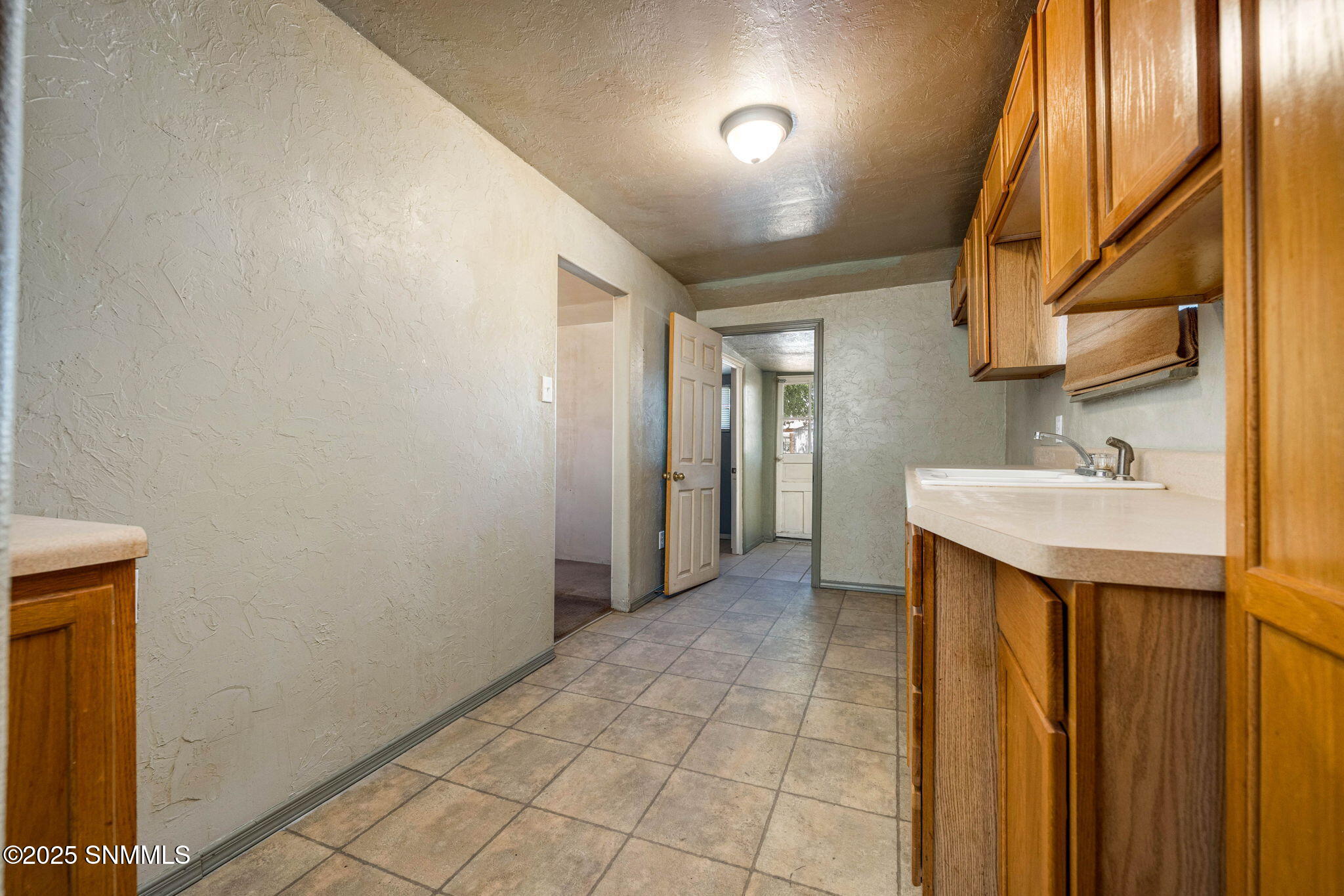 1116 W Hadley Property Photo 10