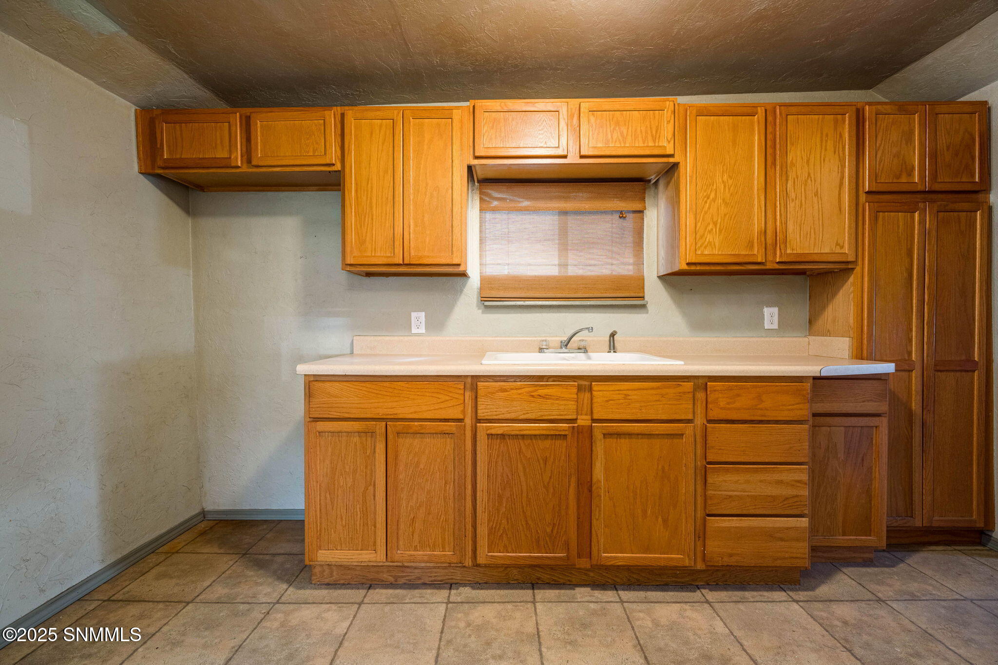 1116 W Hadley Property Photo 11