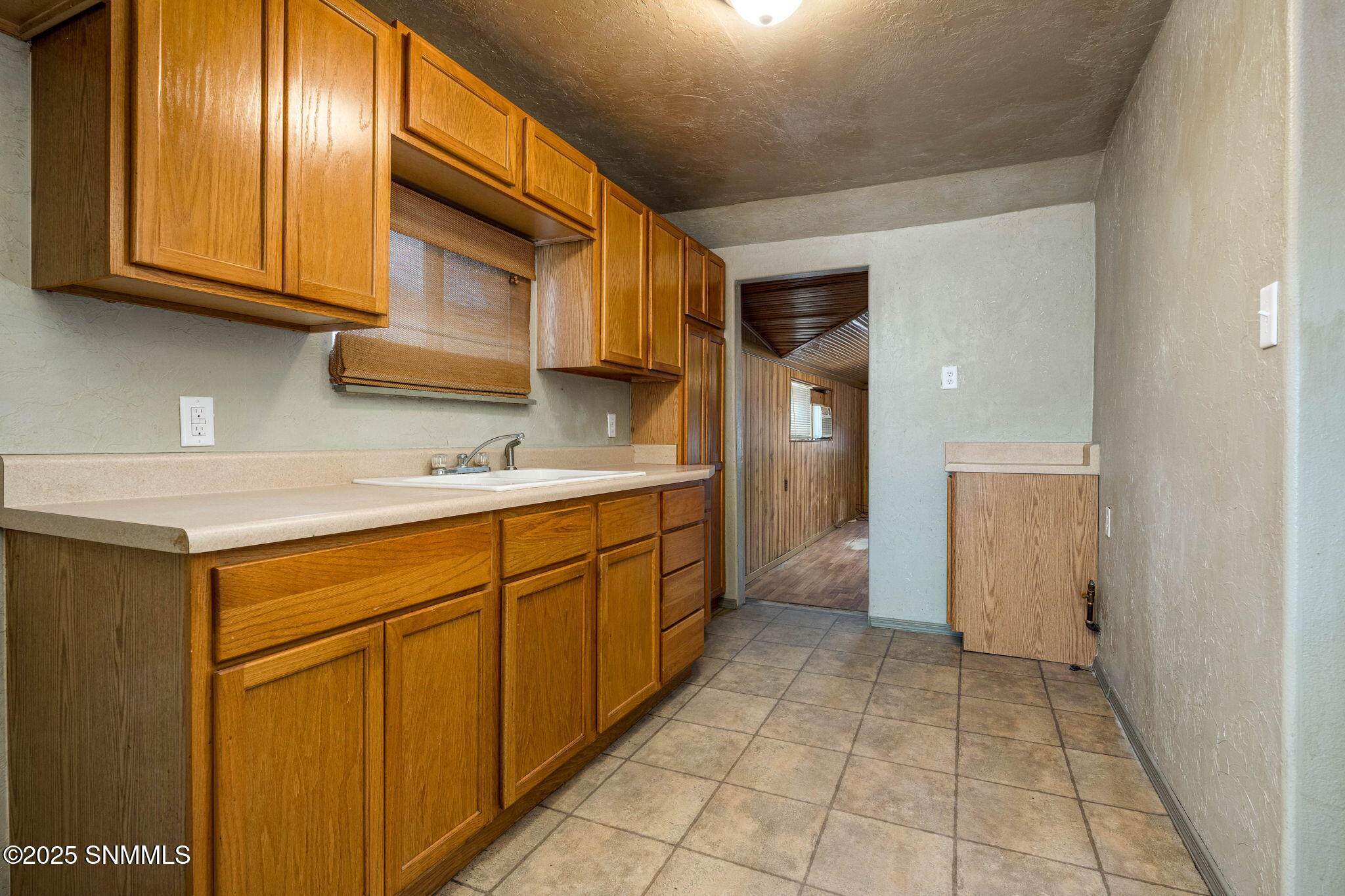 1116 W Hadley Property Photo 12