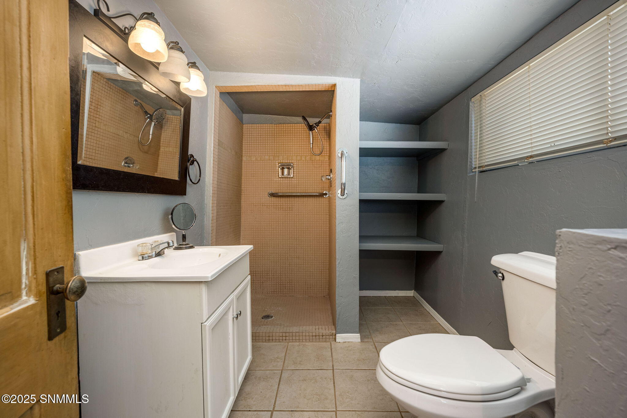 1116 W Hadley Property Photo 18