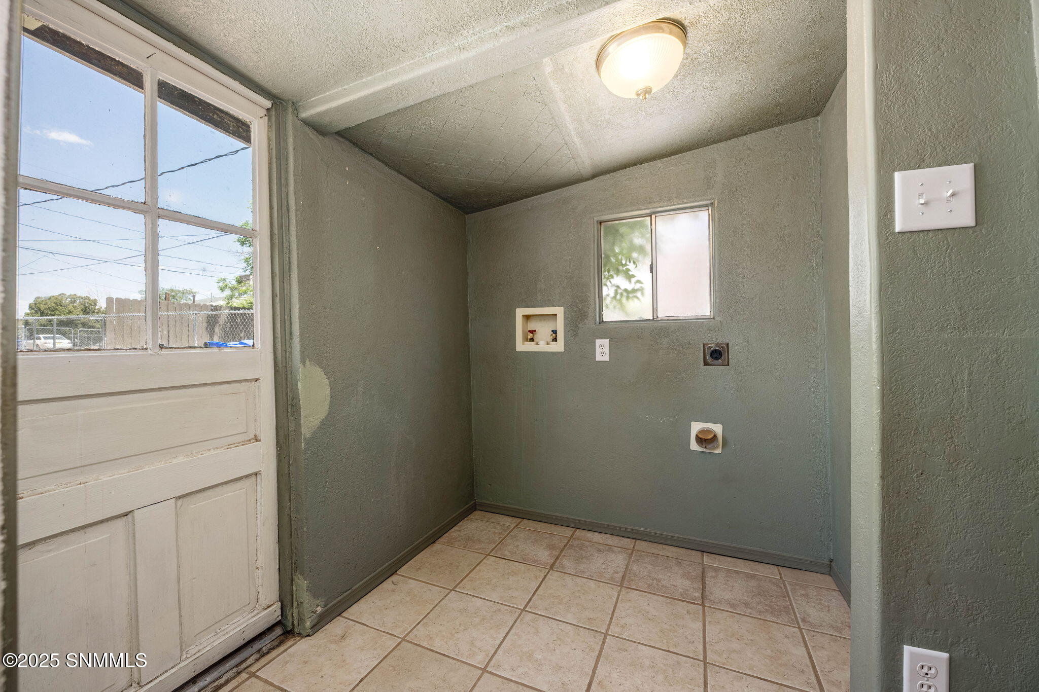 1116 W Hadley Property Photo 19