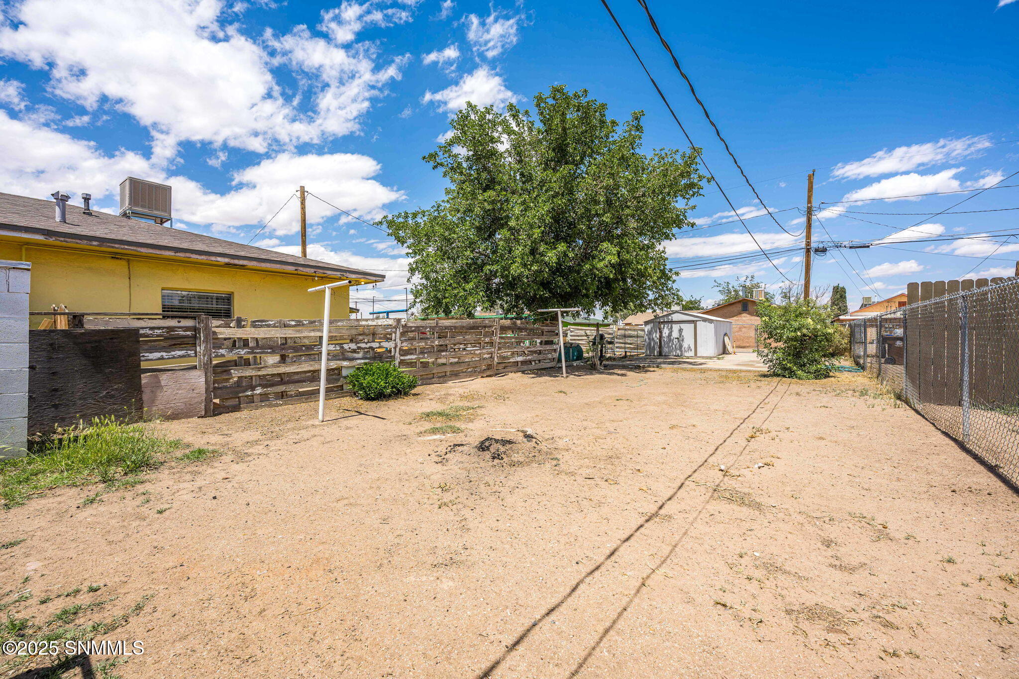 1116 W Hadley Property Photo 22
