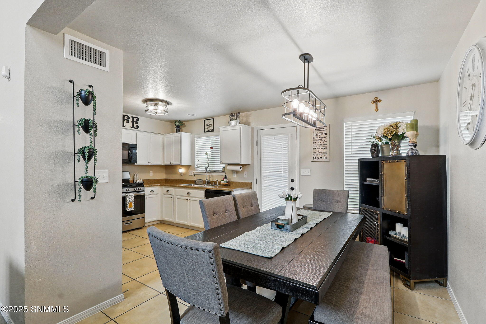 5801 Laurensito Street Property Photo 12