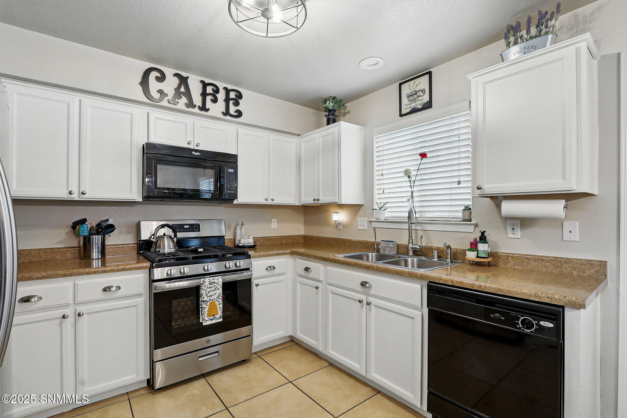 5801 Laurensito Street Property Photo 14