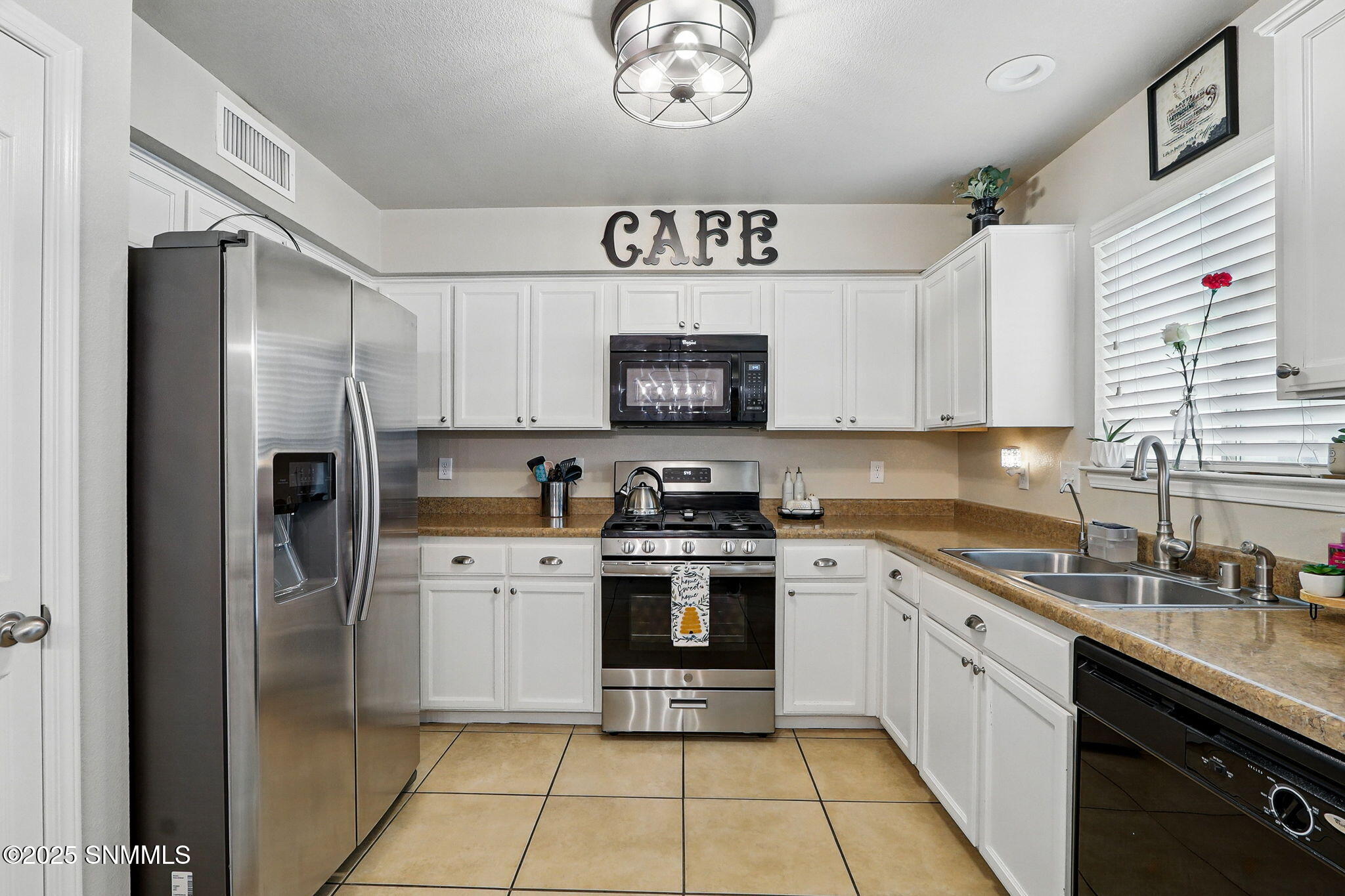 5801 Laurensito Street Property Photo 15