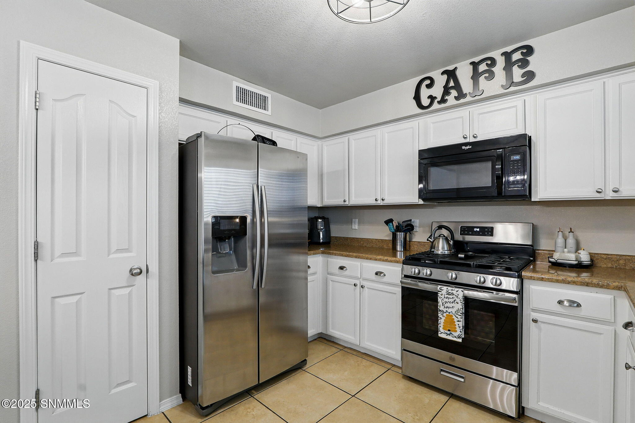 5801 Laurensito Street Property Photo 16