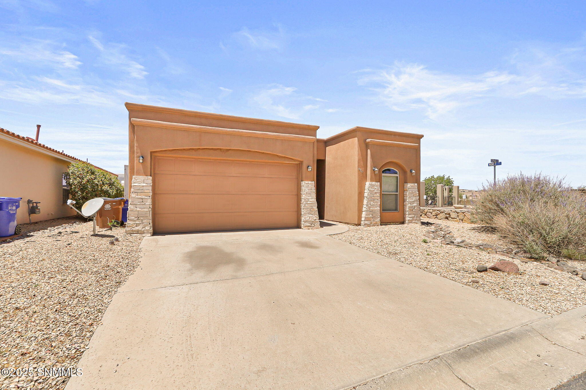 4117 Espana Way Property Photo 3