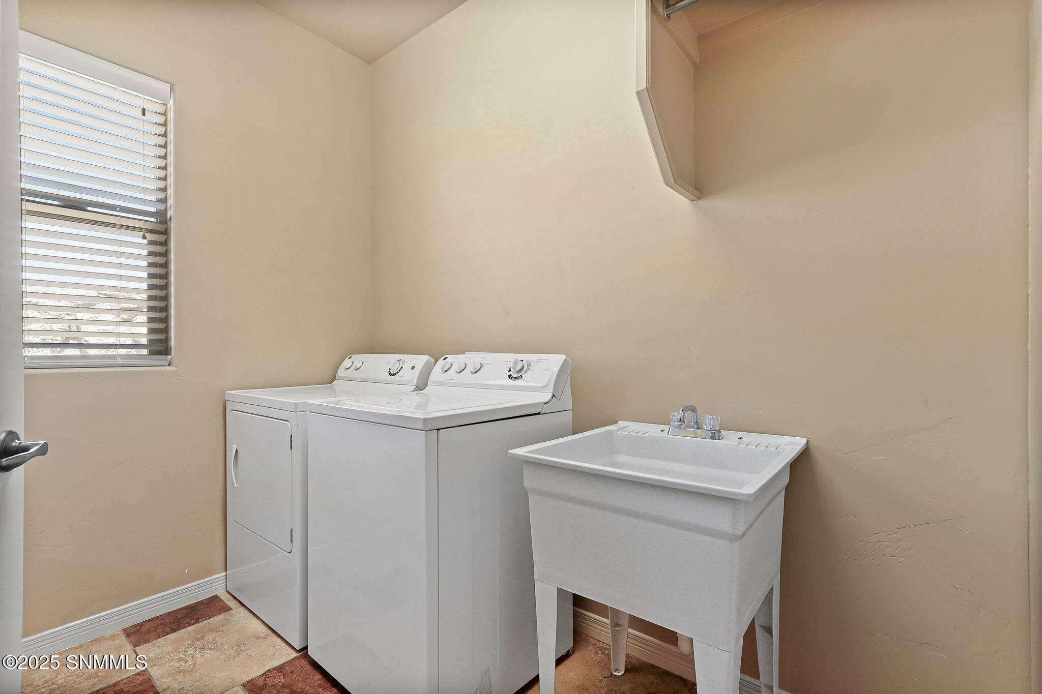 4117 Espana Way Property Photo 9