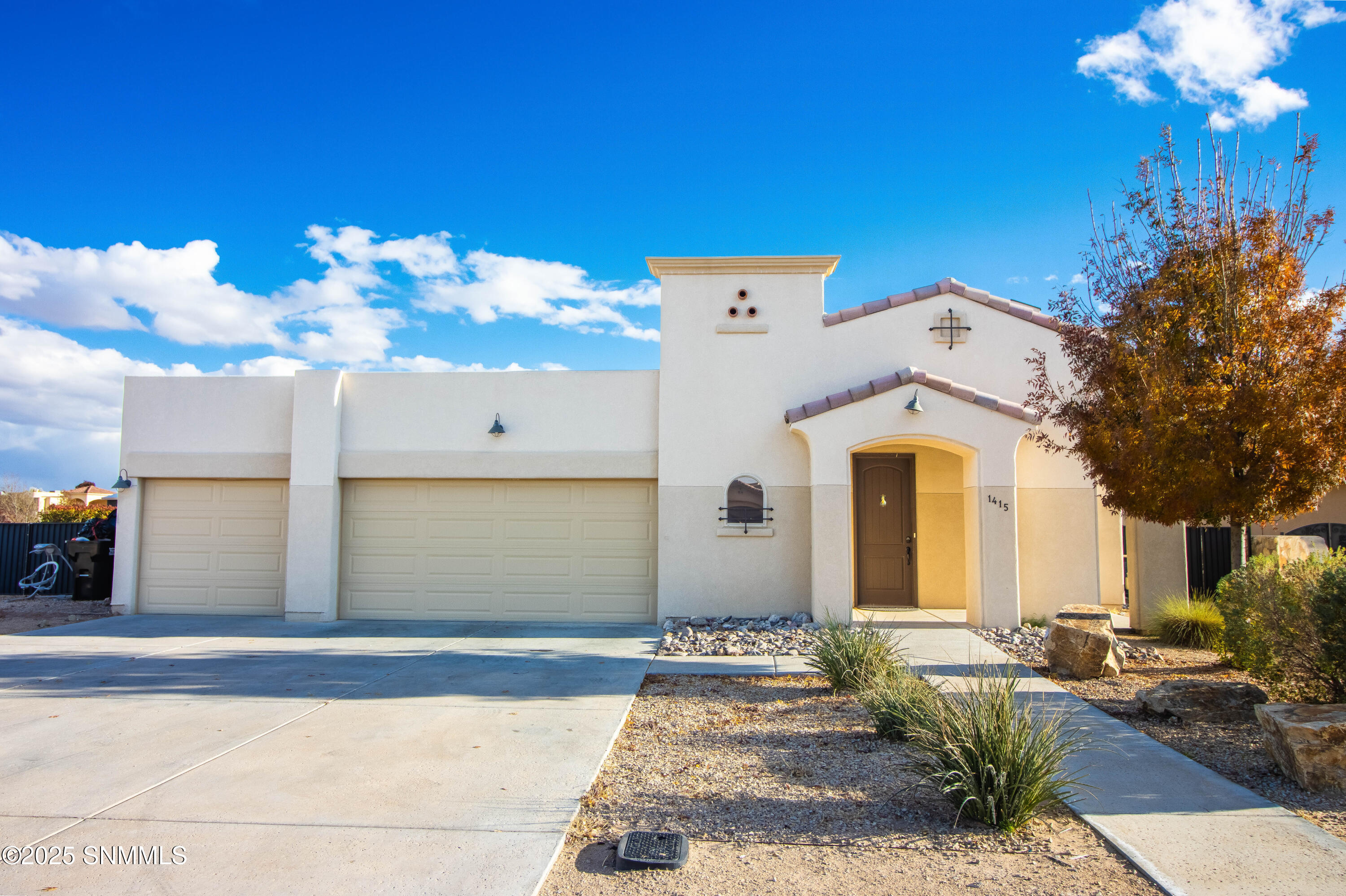 1415 San Bonifacio Property Photo 1