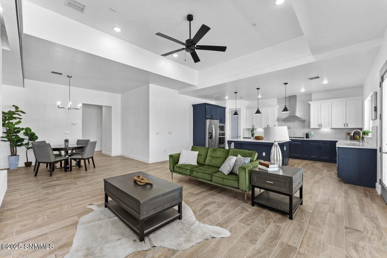 7704 Celestial Street Property Photo 6