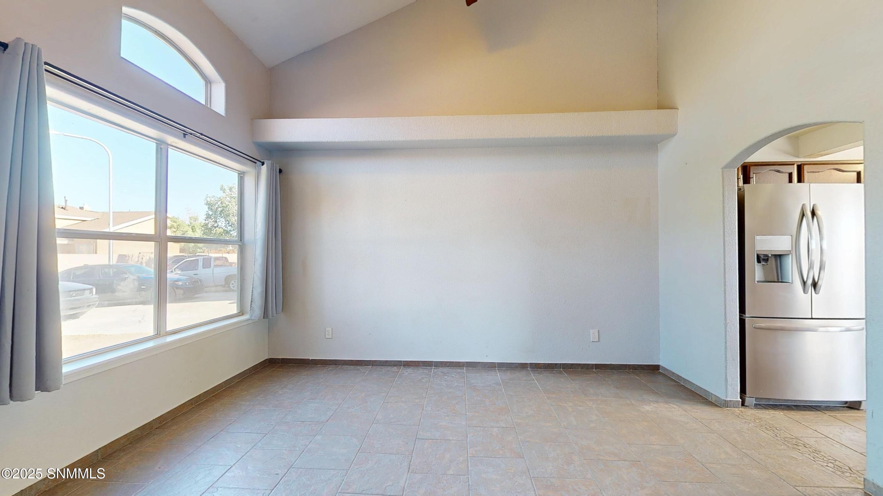 1255 Fountain Loop Property Photo 4