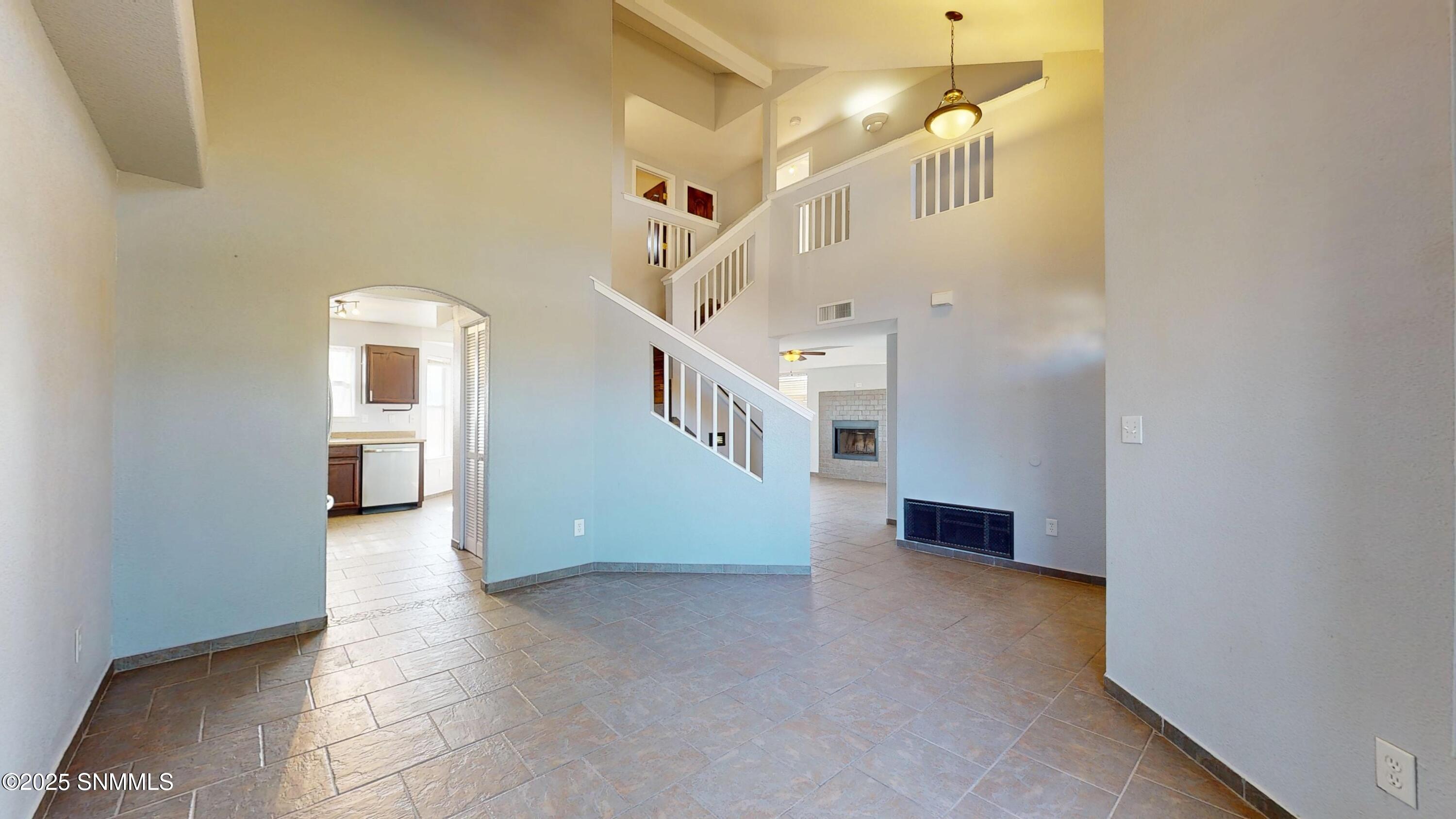 1255 Fountain Loop Property Photo 5