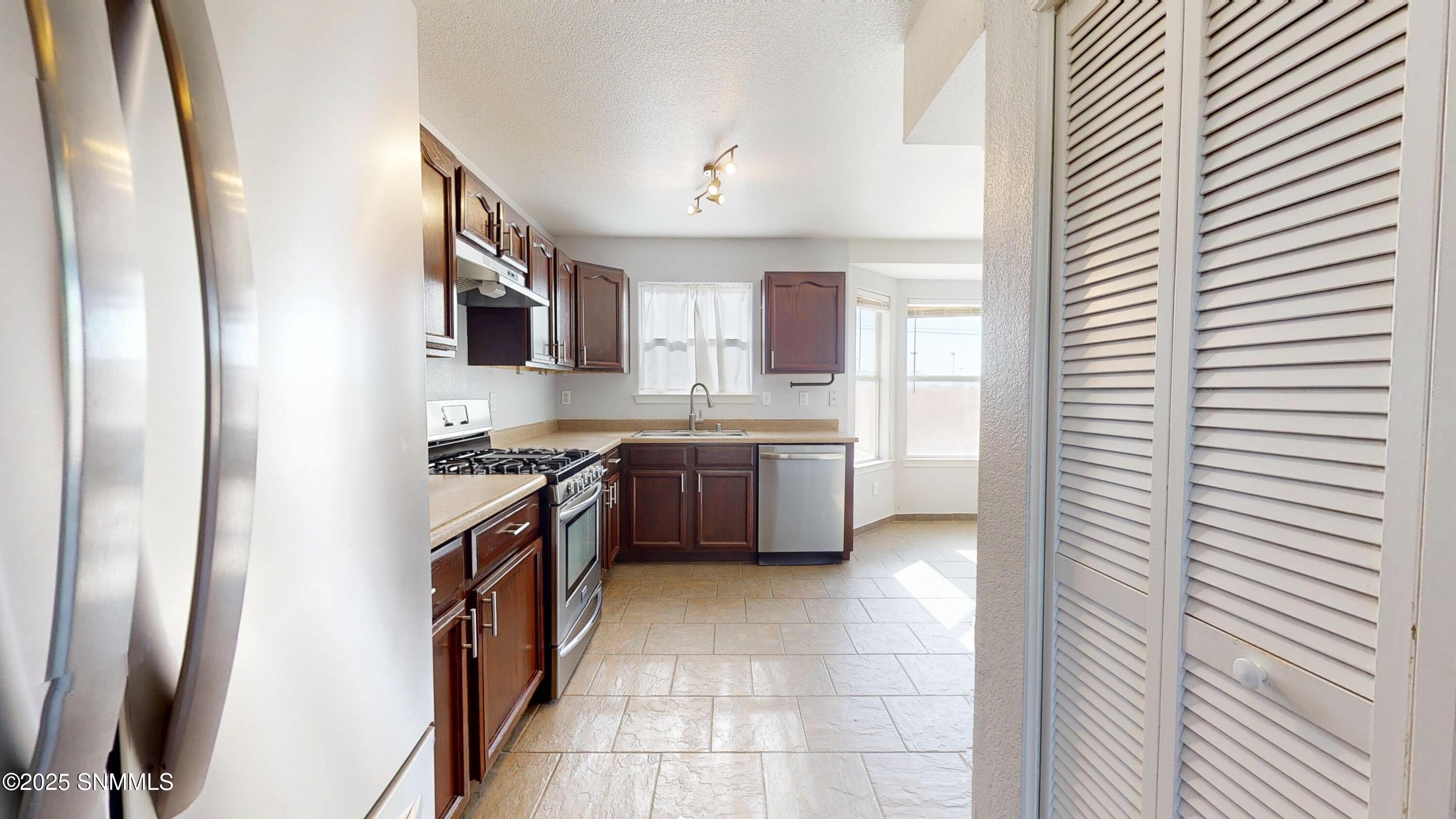 1255 Fountain Loop Property Photo 8
