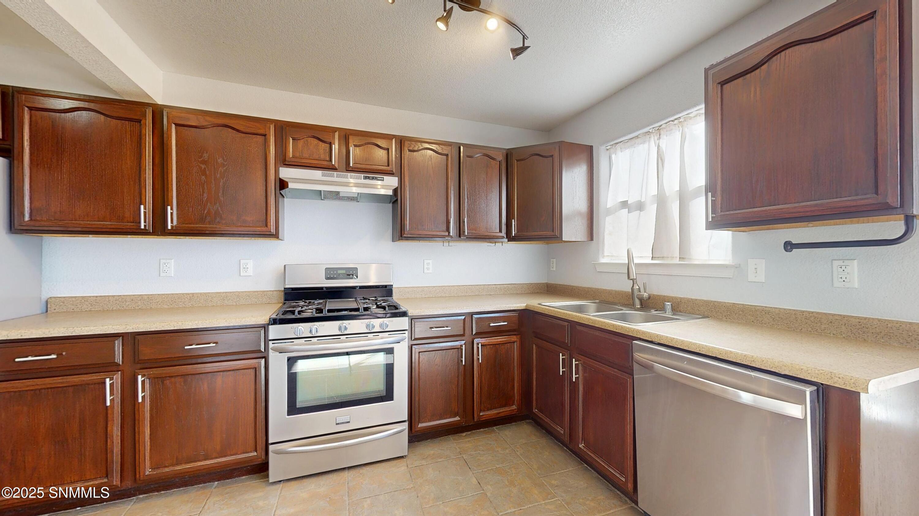1255 Fountain Loop Property Photo 9