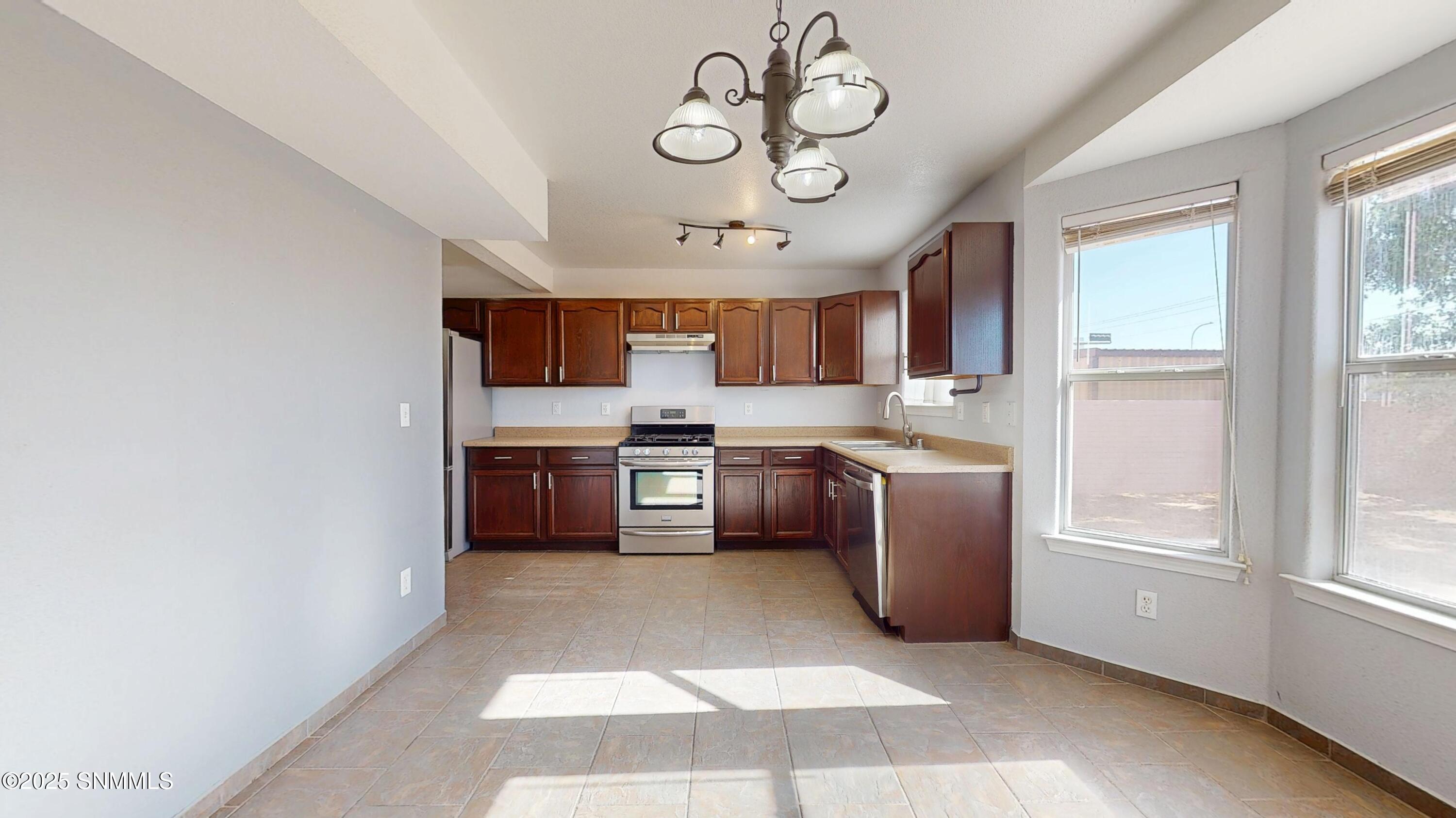 1255 Fountain Loop Property Photo 12