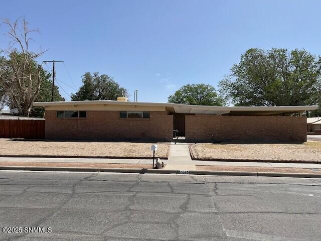 2640 Desert Drive Property Photo 1
