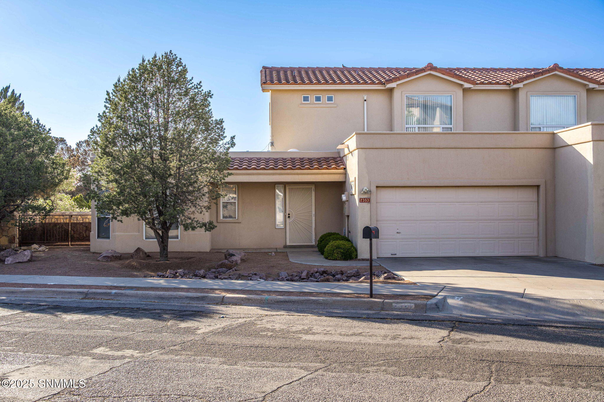2353 Saturn Circle Property Photo 2