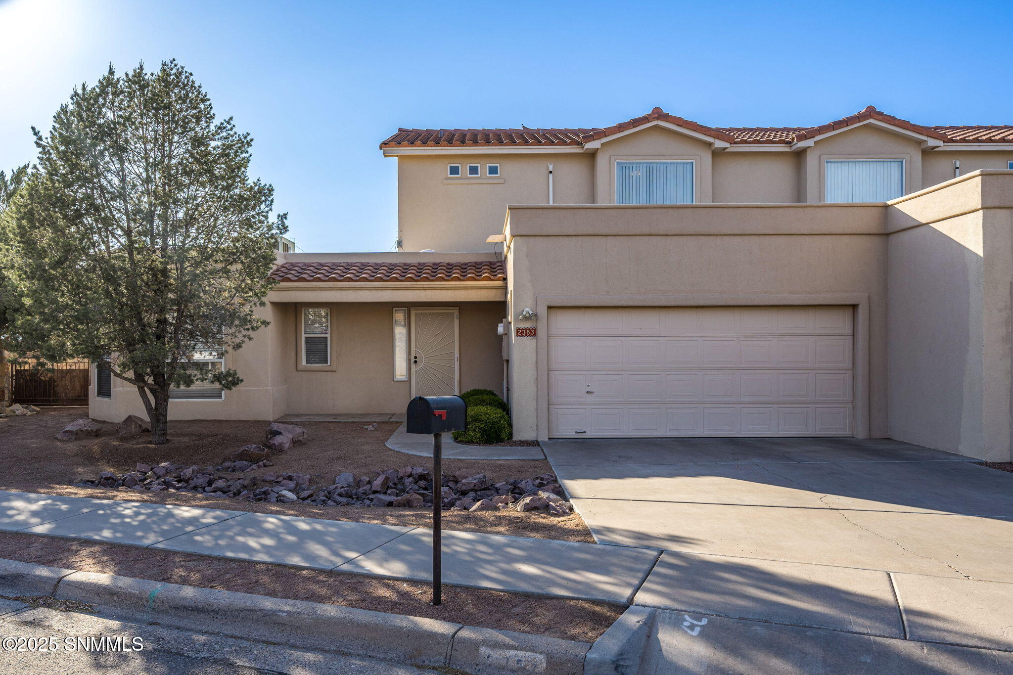 2353 Saturn Circle Property Photo 3