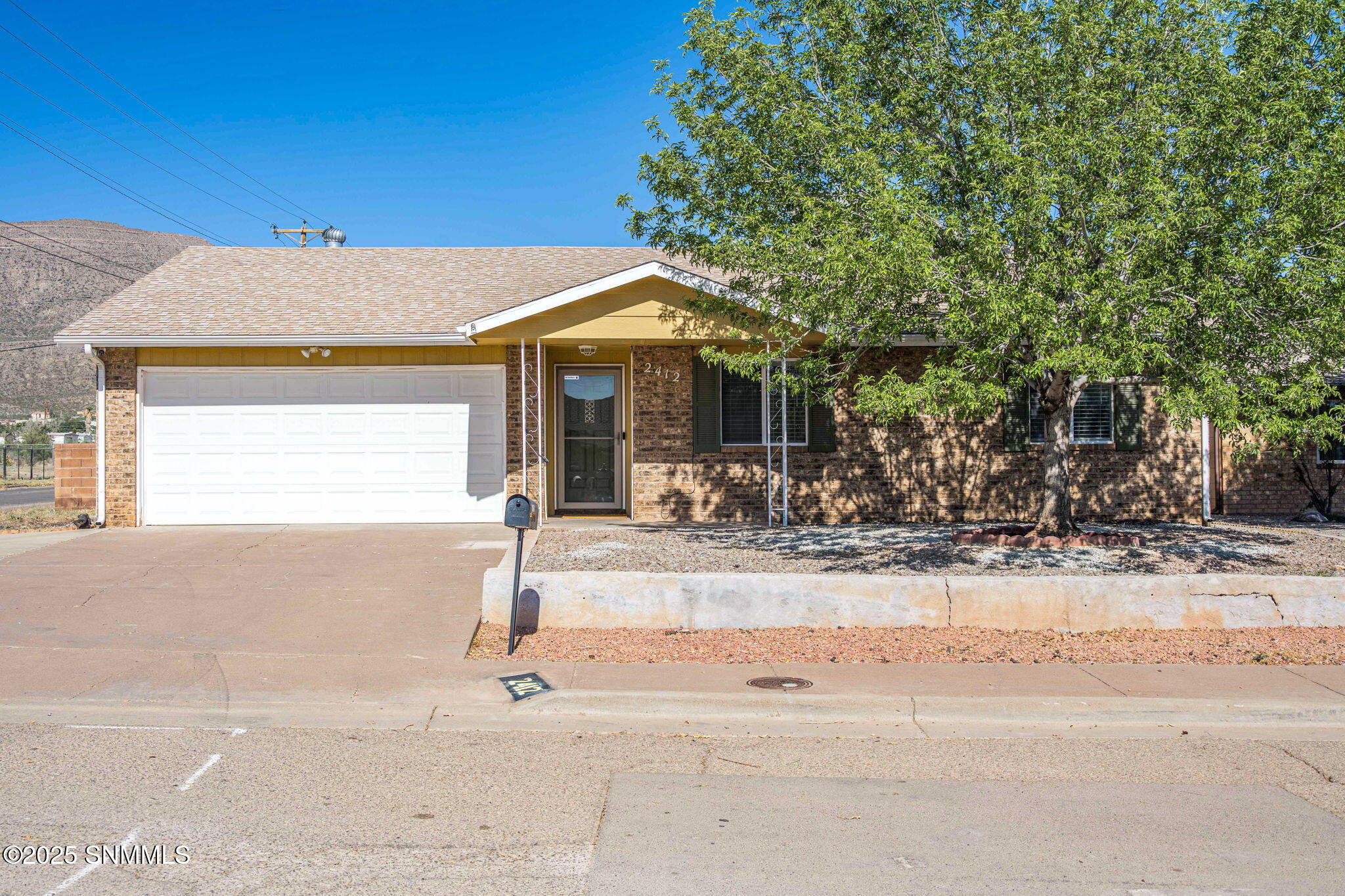 2412 Iowa Avenue Property Photo 1