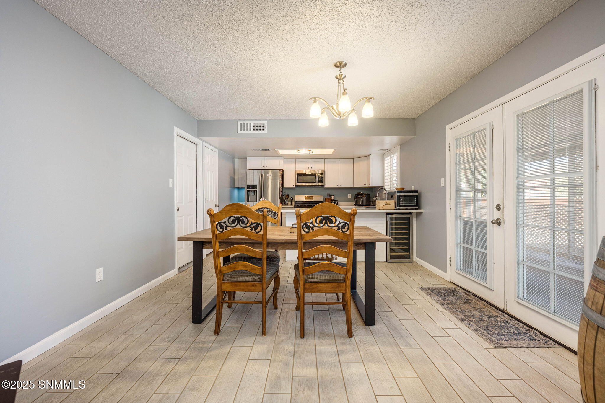 2412 Iowa Avenue Property Photo 8