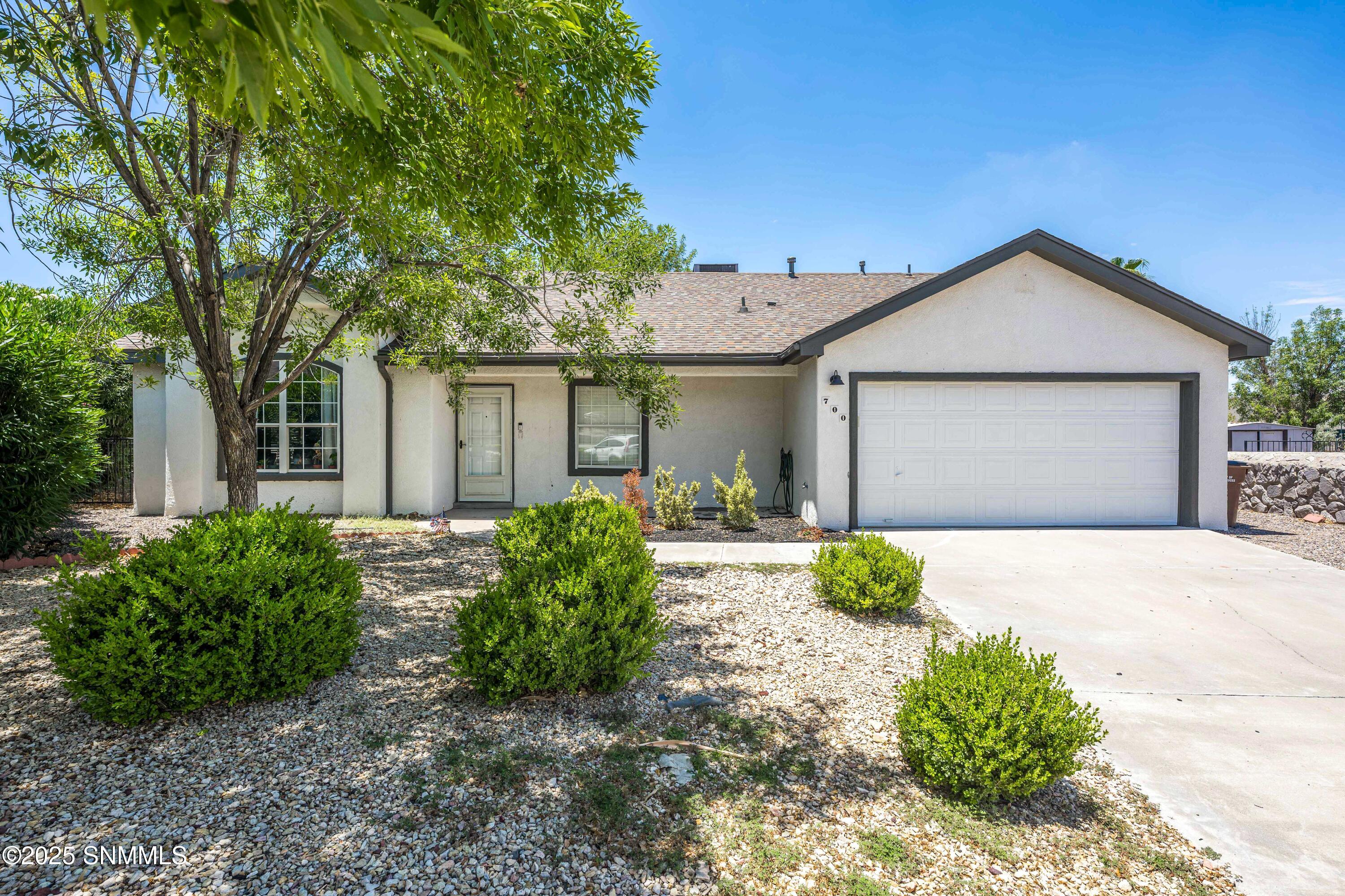 700 Scenic View Drive Property Photo 1