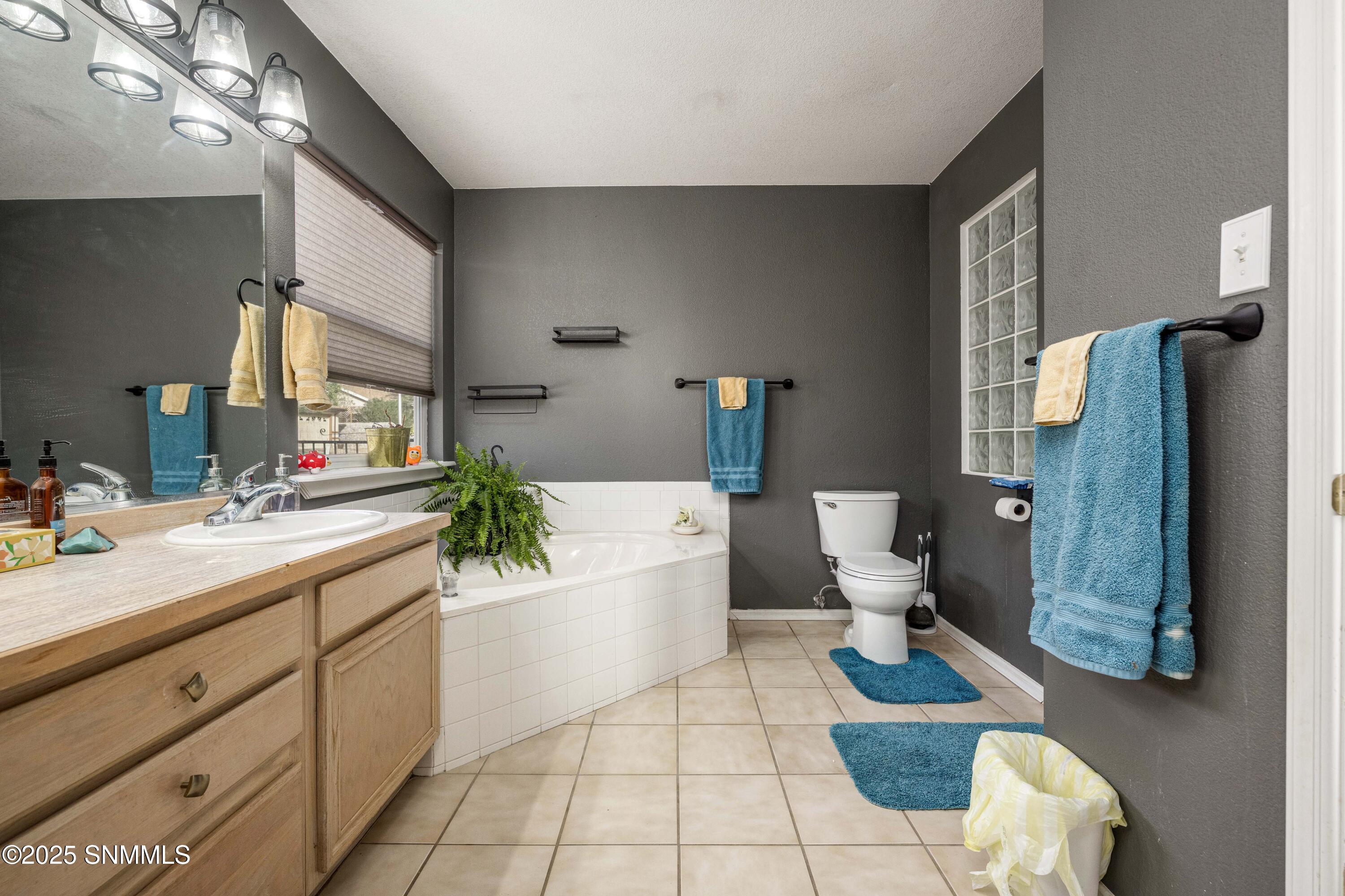 700 Scenic View Drive Property Photo 18
