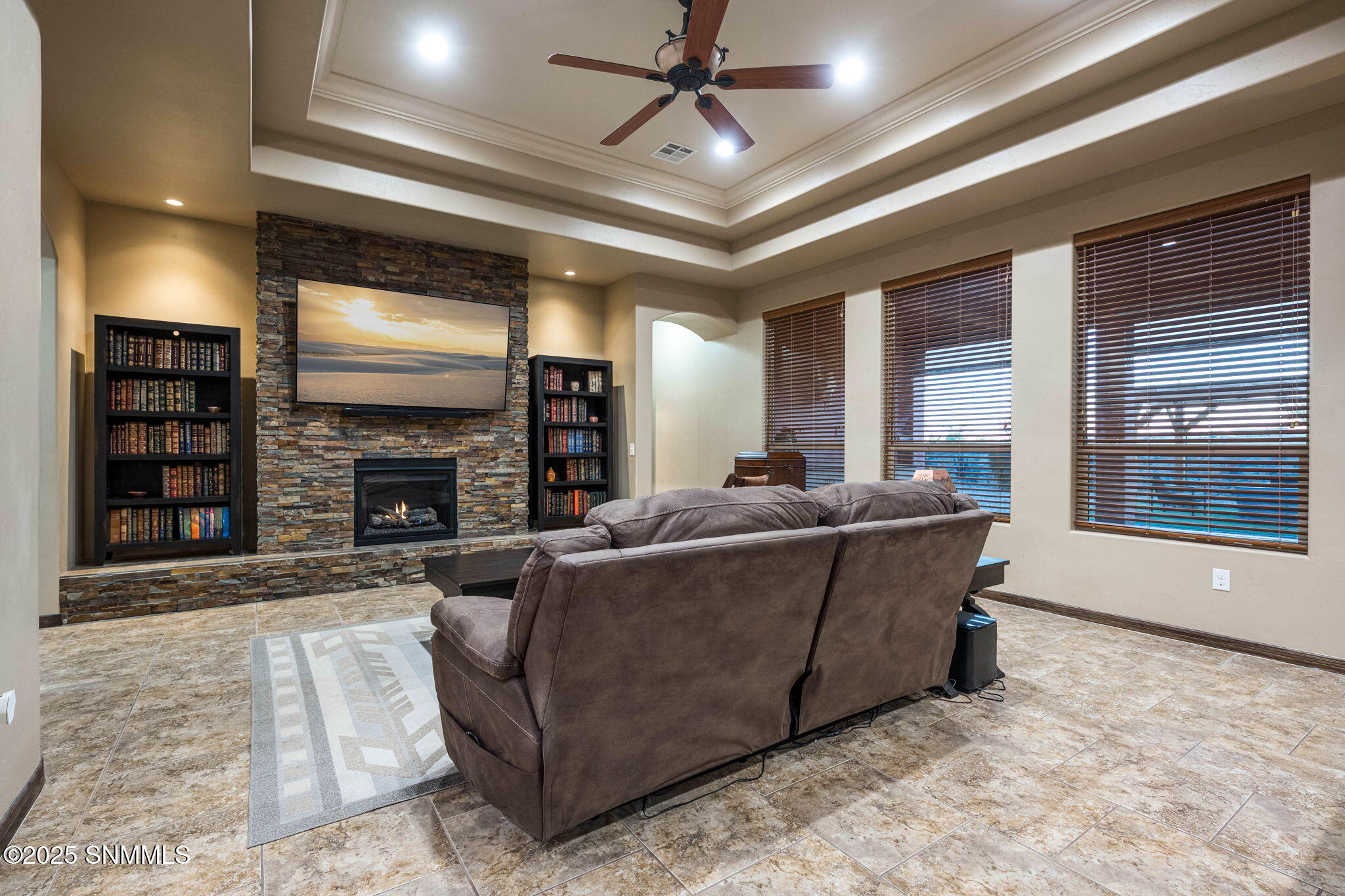 4335 Isleta Court Property Photo 4