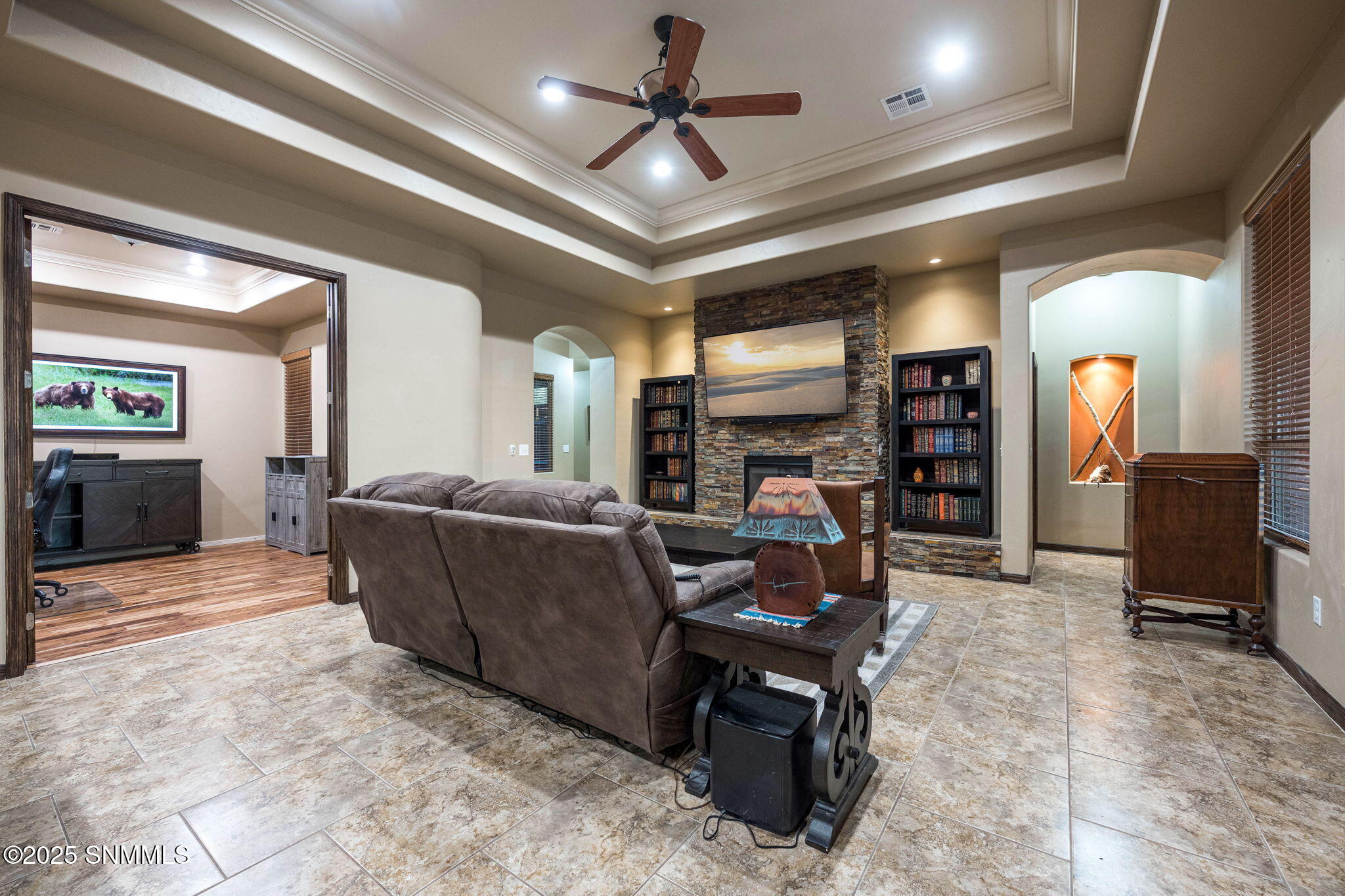 4335 Isleta Court Property Photo 6