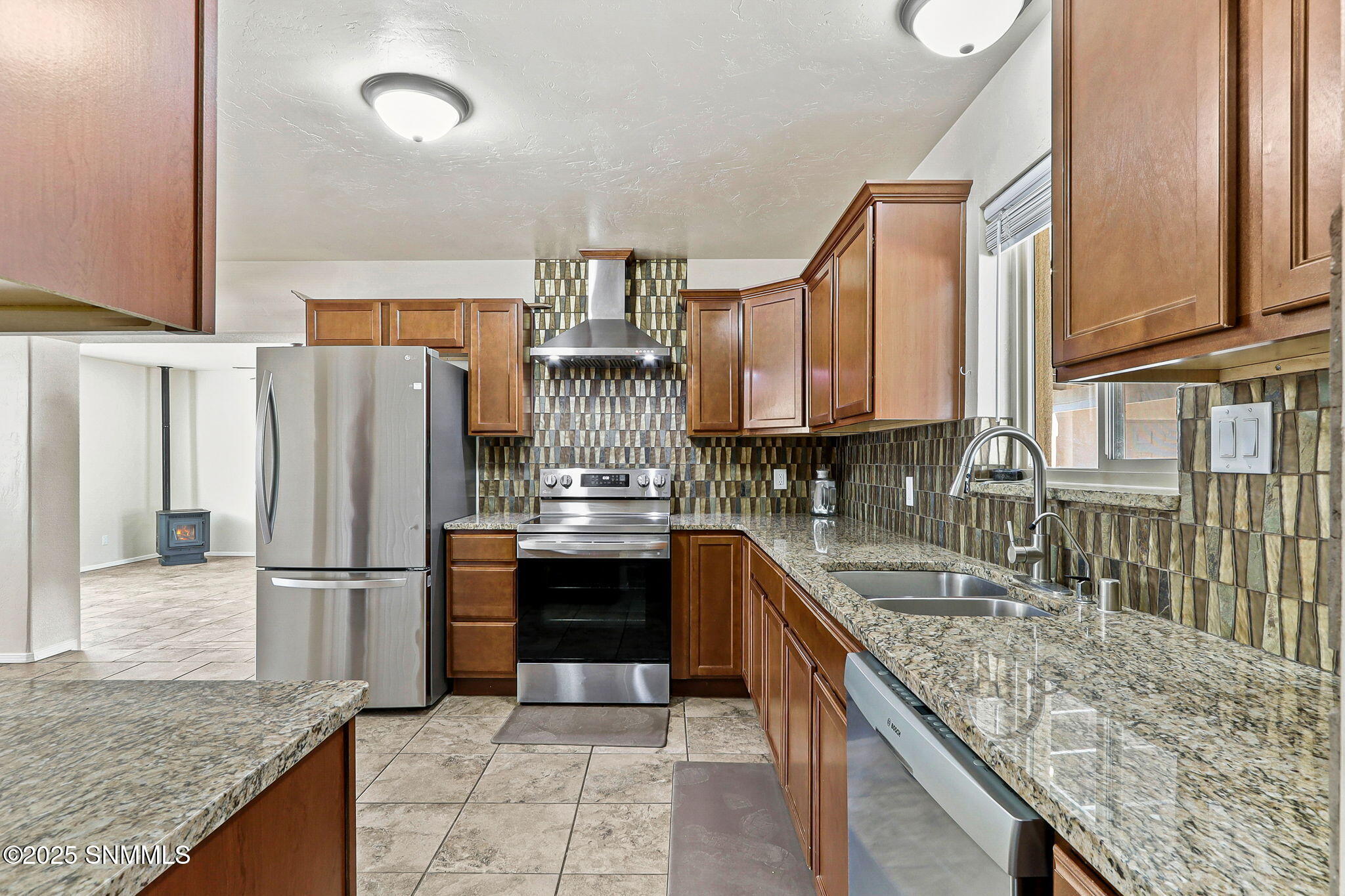 3026 Los Arenales Street Property Photo 3