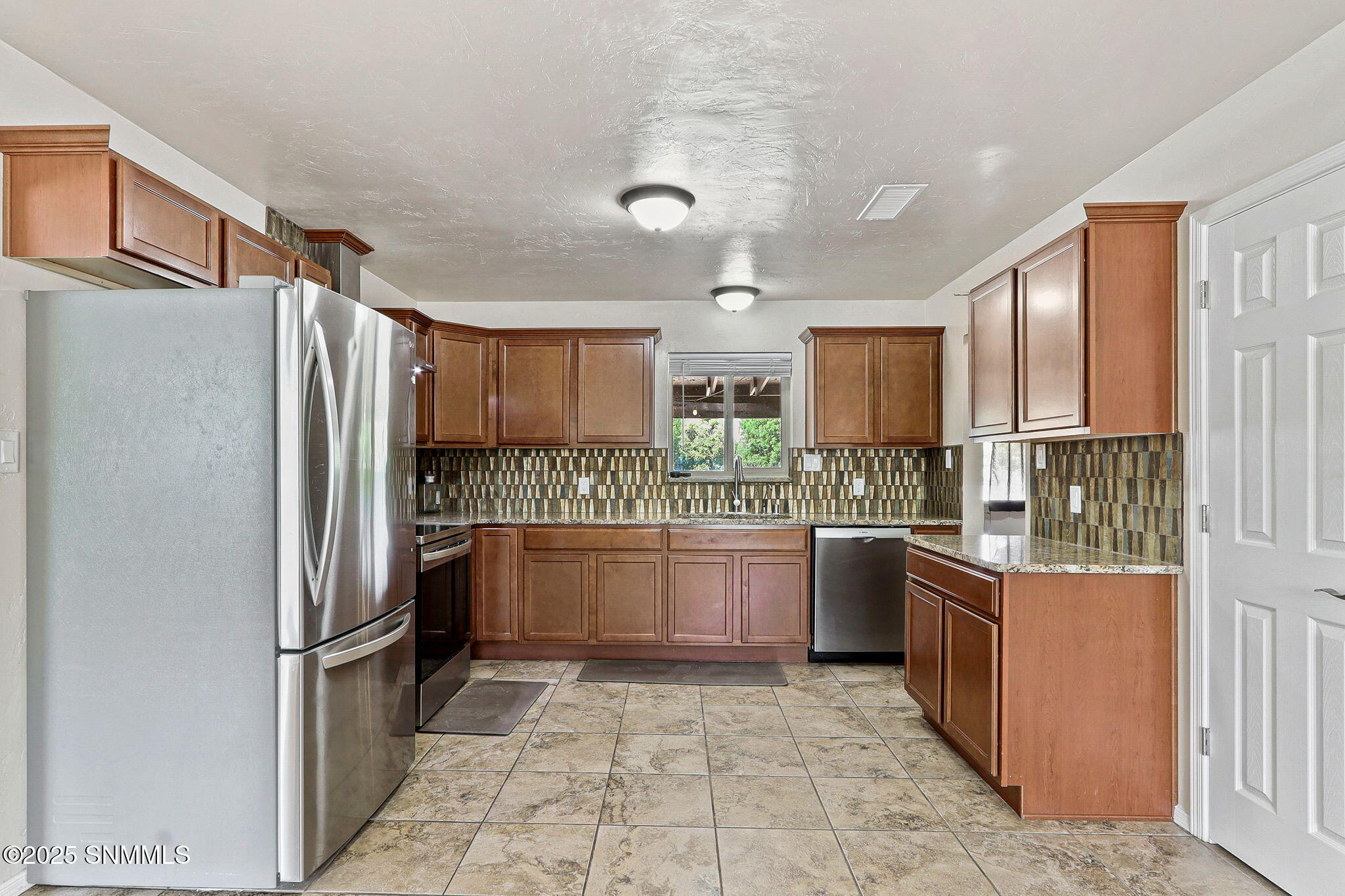 3026 Los Arenales Street Property Photo 5