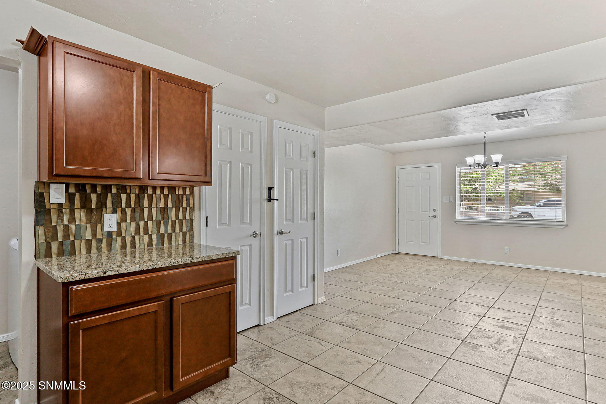 3026 Los Arenales Street Property Photo 8