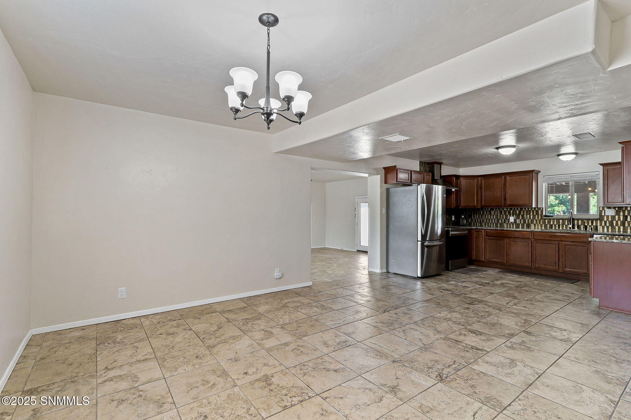 3026 Los Arenales Street Property Photo 9