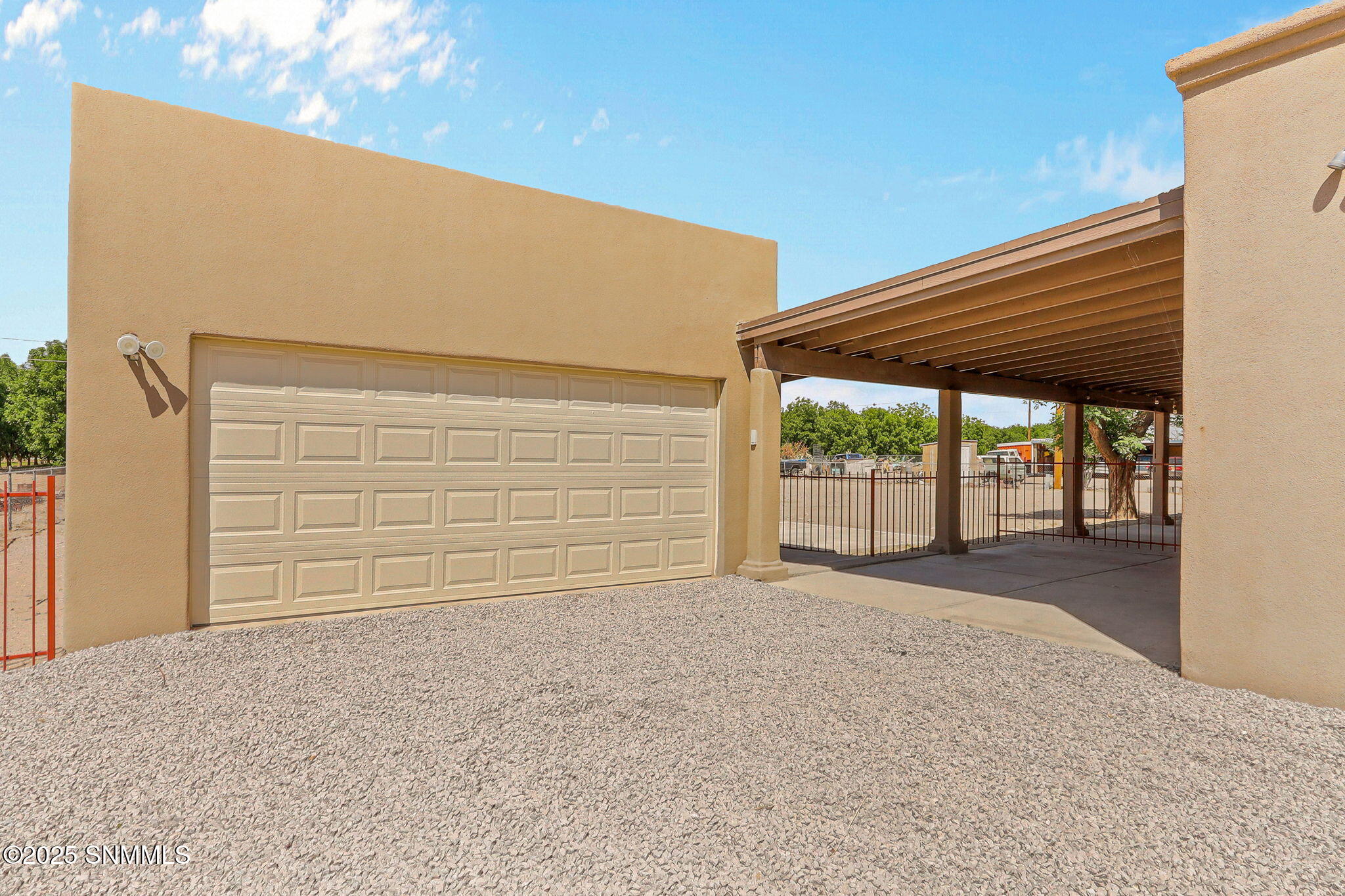 3026 Los Arenales Street Property Photo 10