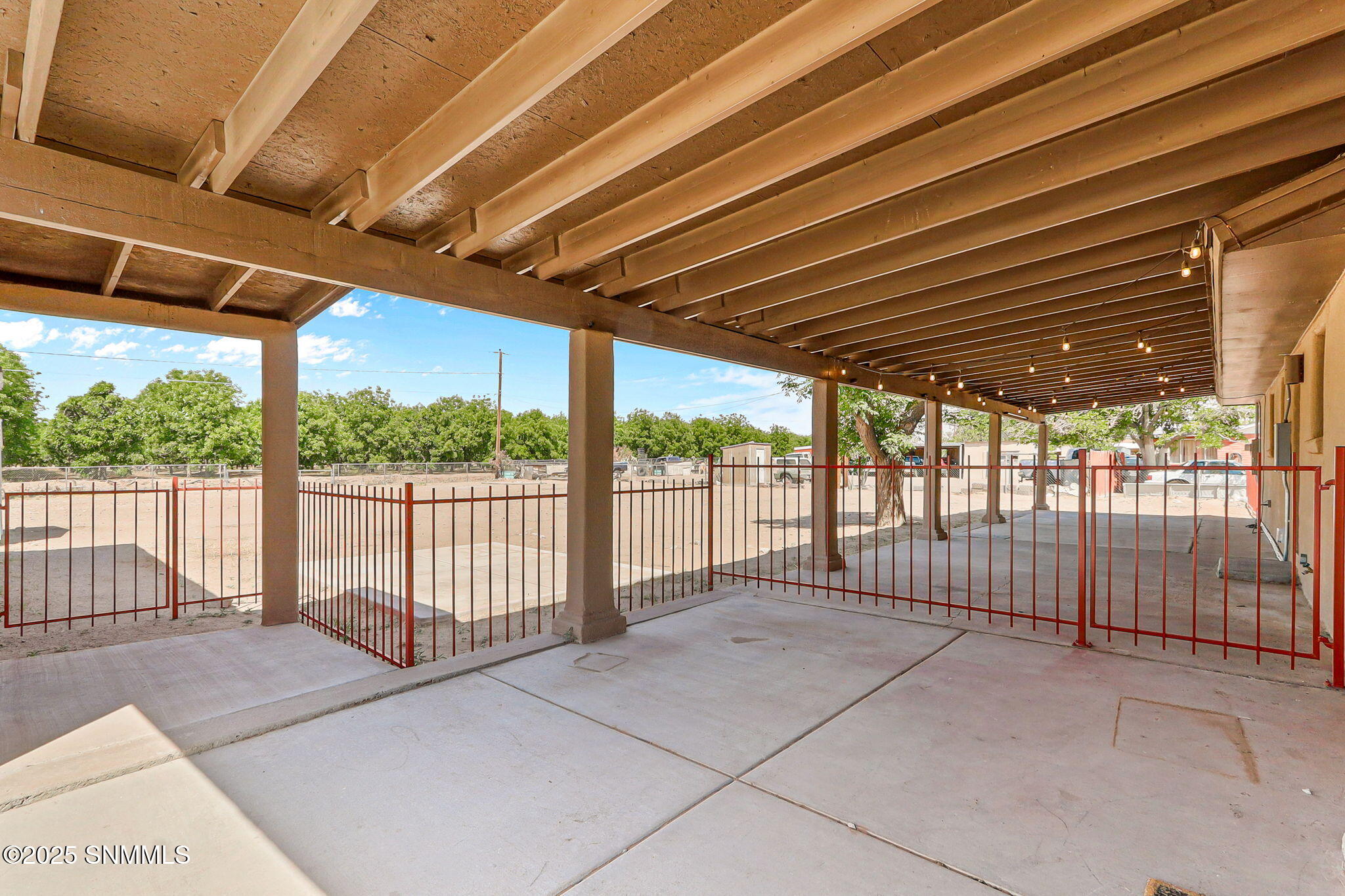 3026 Los Arenales Street Property Photo 14