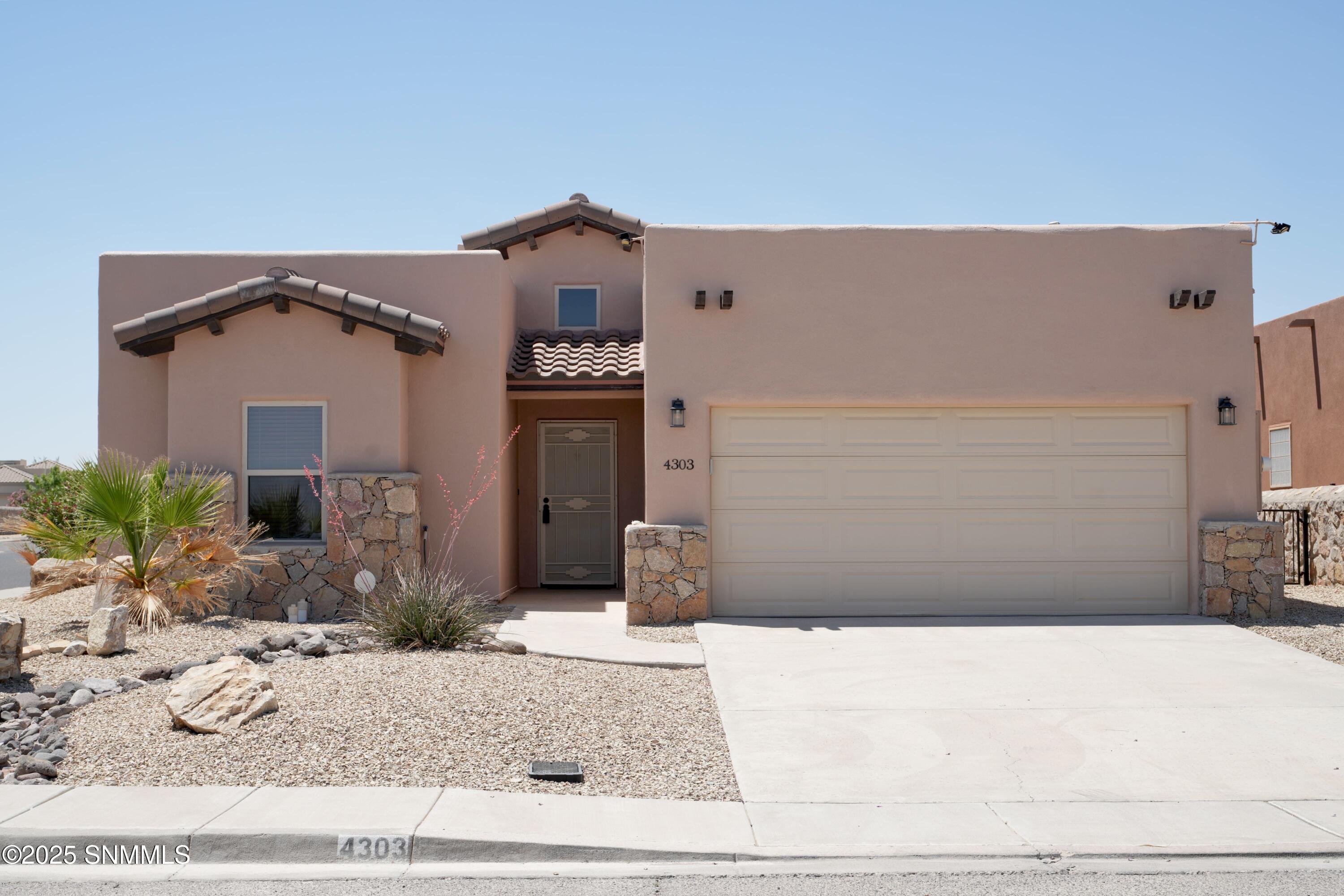 4303 Amarilla Arc Property Photo 1