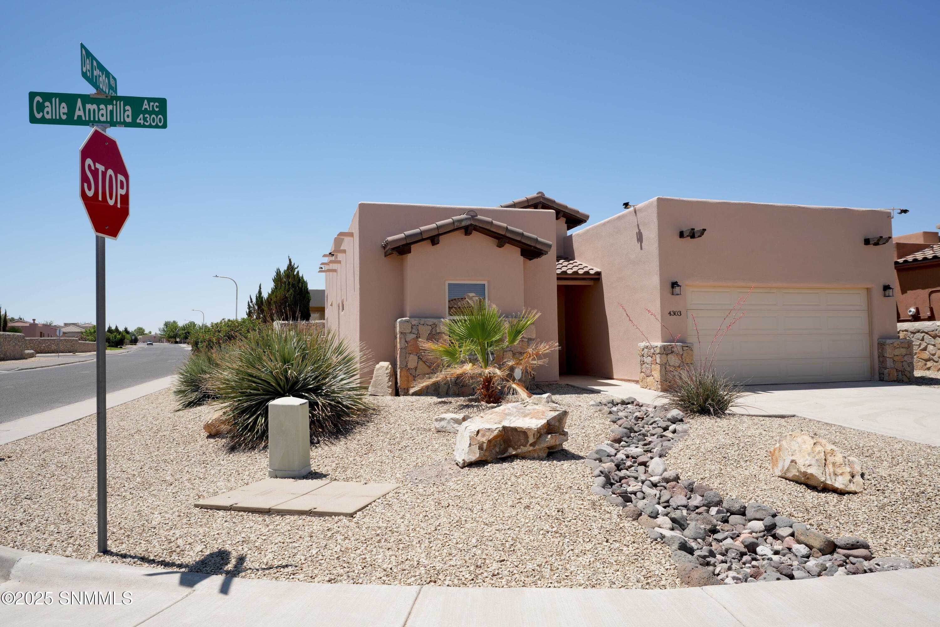 4303 Amarilla Arc Property Photo 3