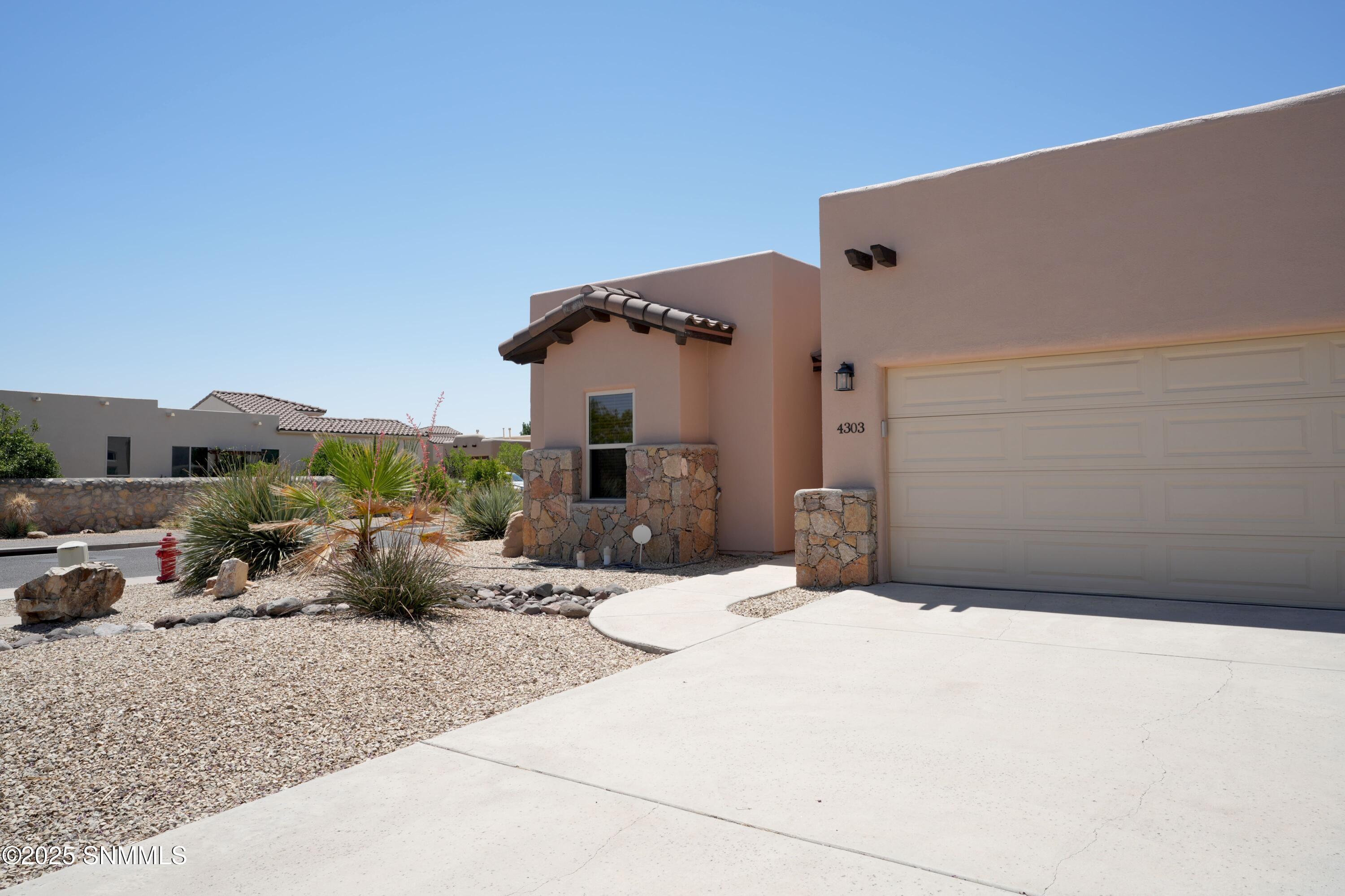 4303 Amarilla Arc Property Photo 4