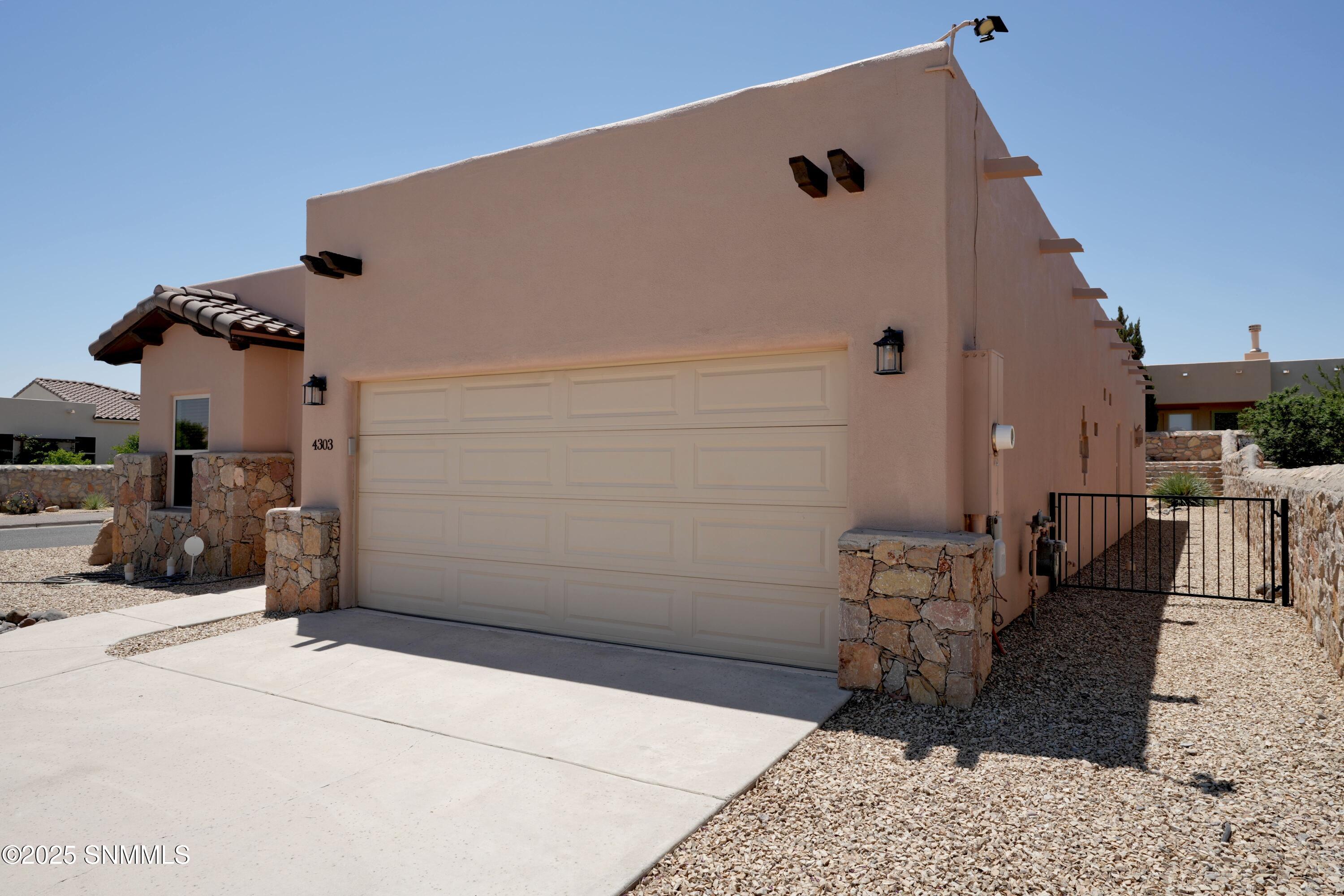 4303 Amarilla Arc Property Photo 6