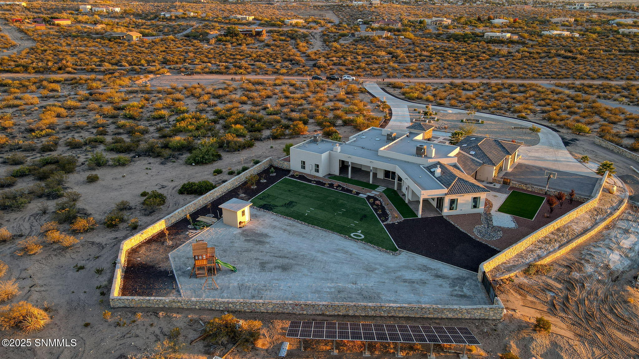 2299 Guamis Property Photo 4