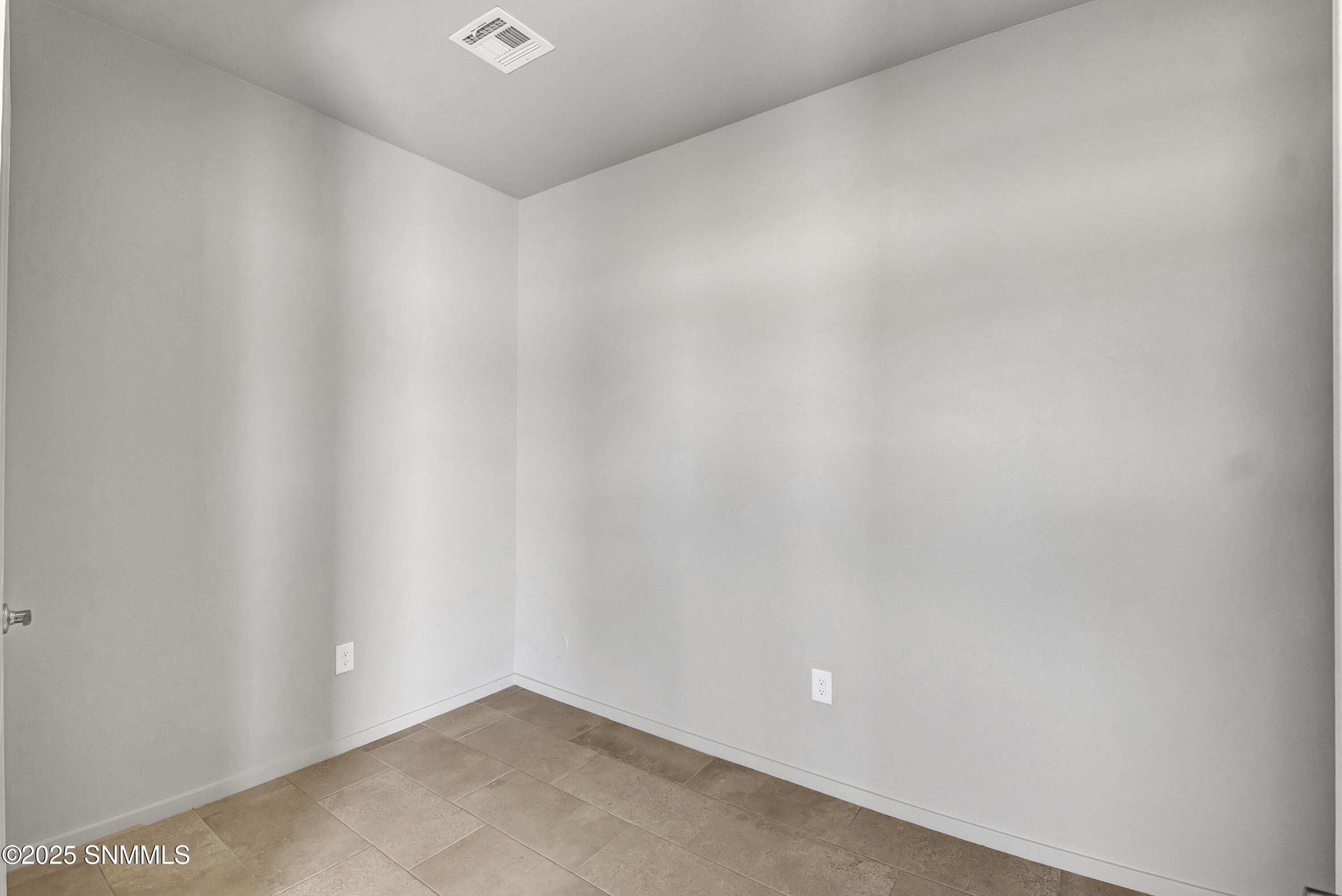 3049 Gladstone Street Property Photo 4