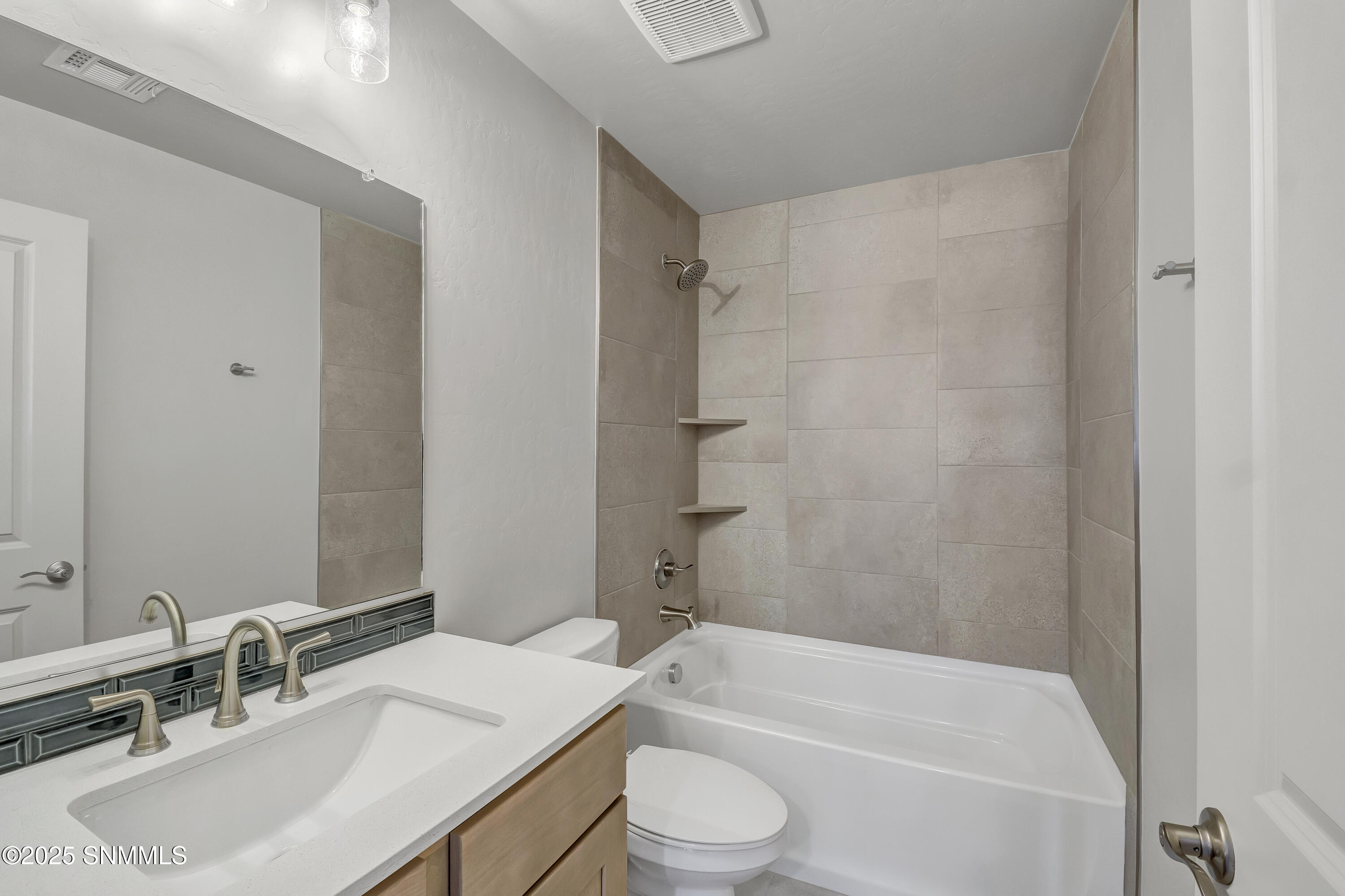 3049 Gladstone Street Property Photo 17
