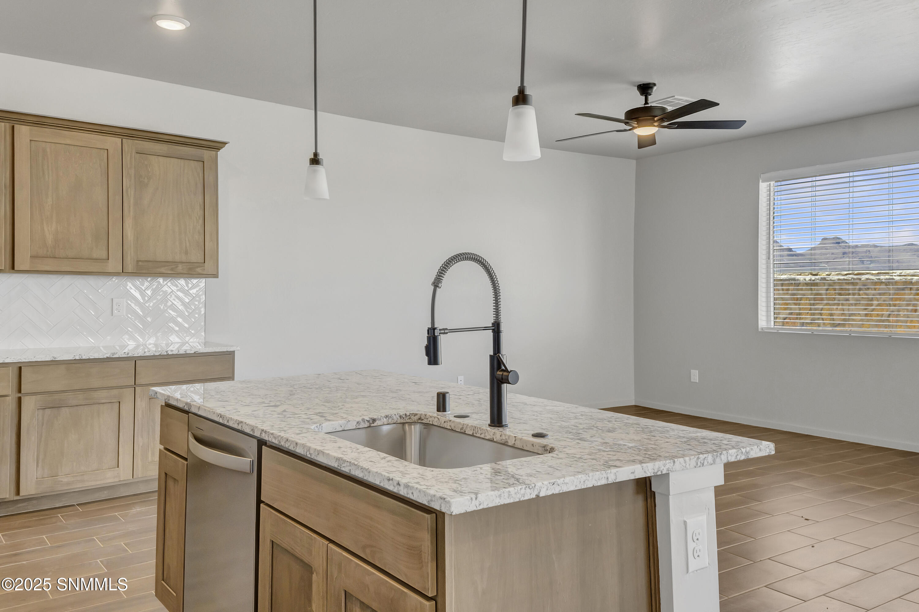 3055 Gladstone Street Property Photo 5