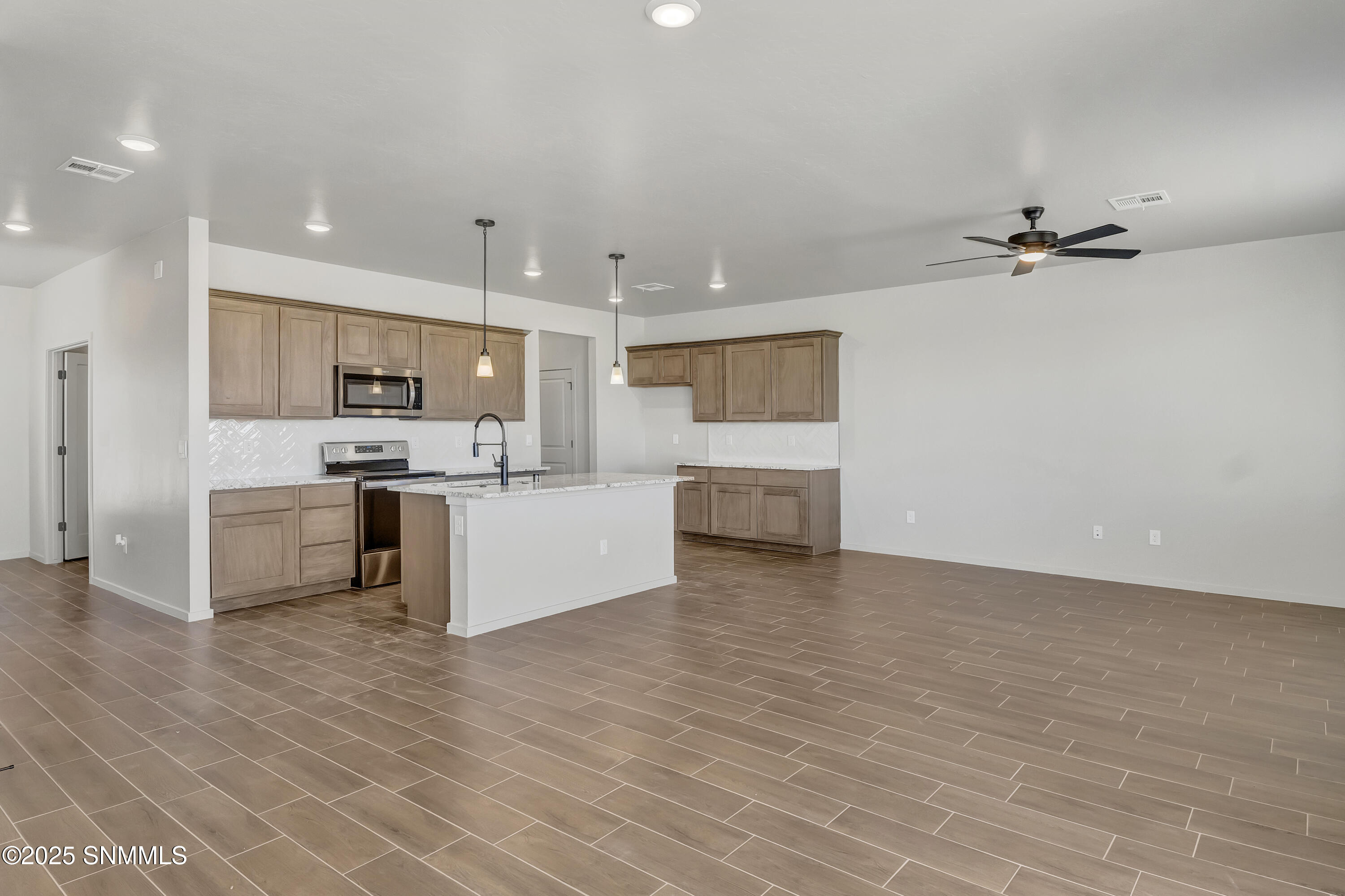 3055 Gladstone Street Property Photo 10
